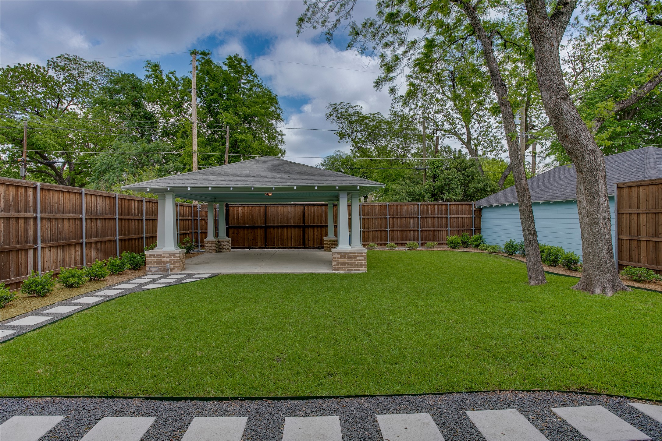 714 N Edgefield Avenue, Dallas, TX, 75208