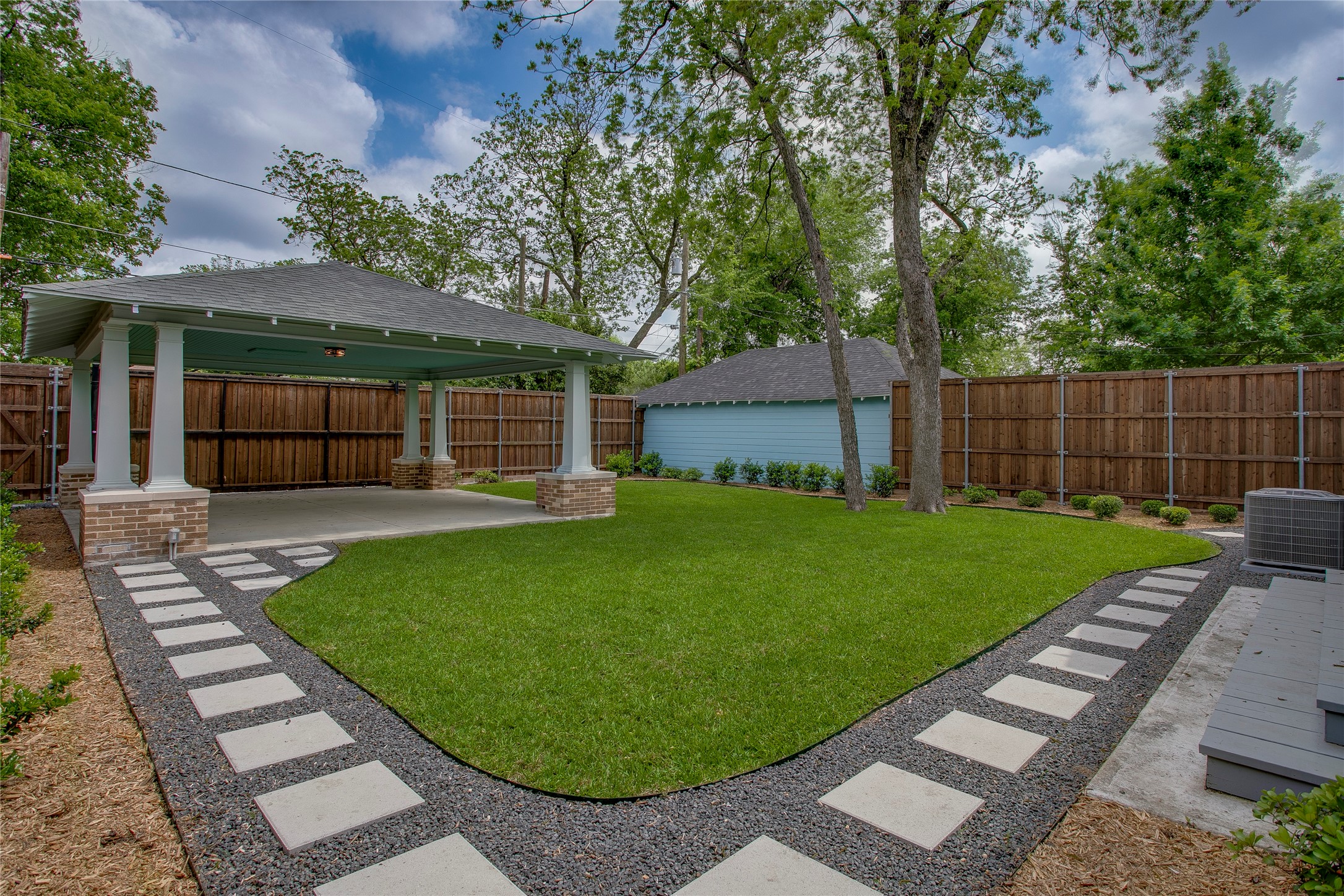 714 N Edgefield Avenue, Dallas, TX, 75208