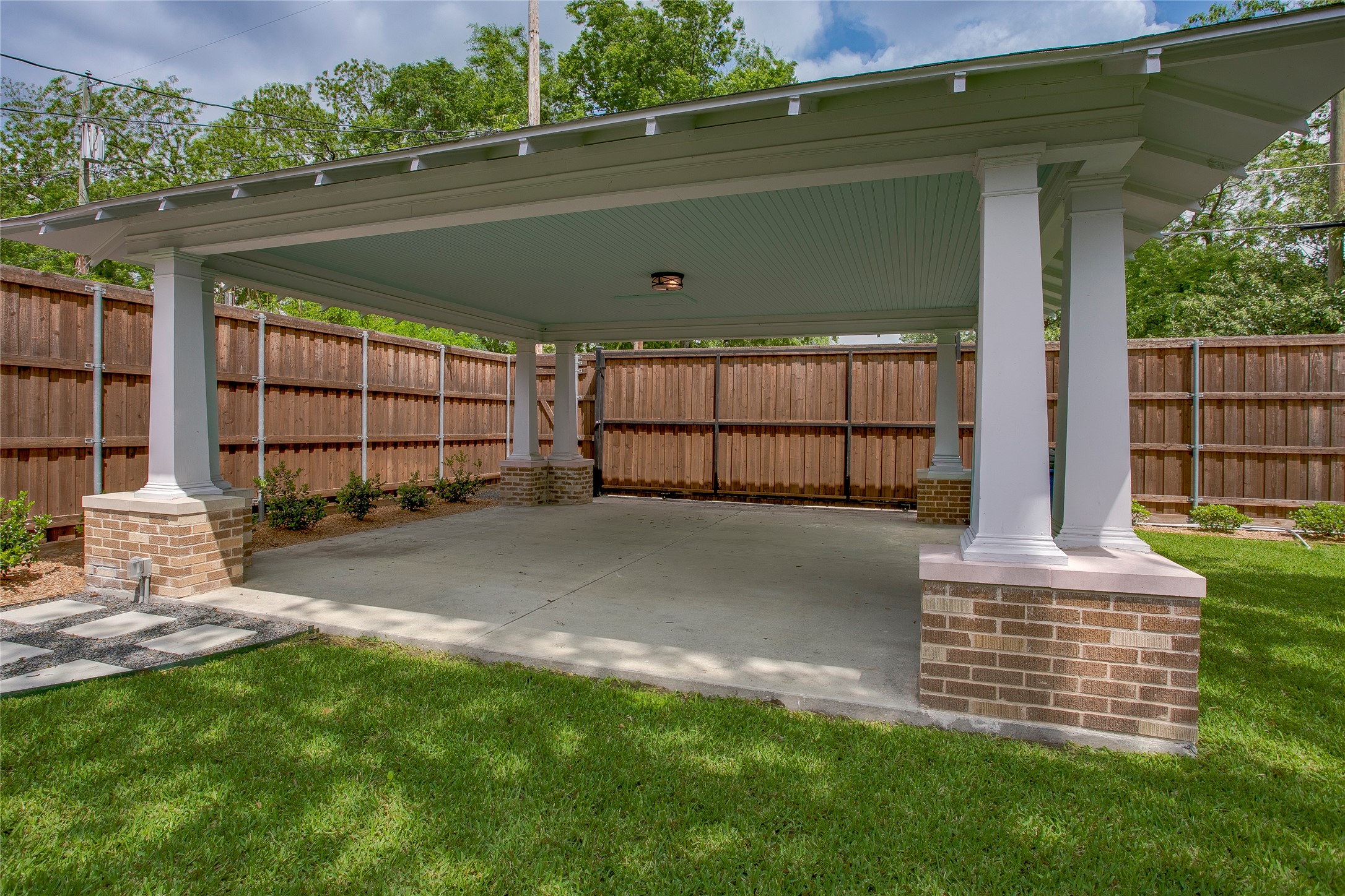 714 N Edgefield Avenue, Dallas, TX, 75208