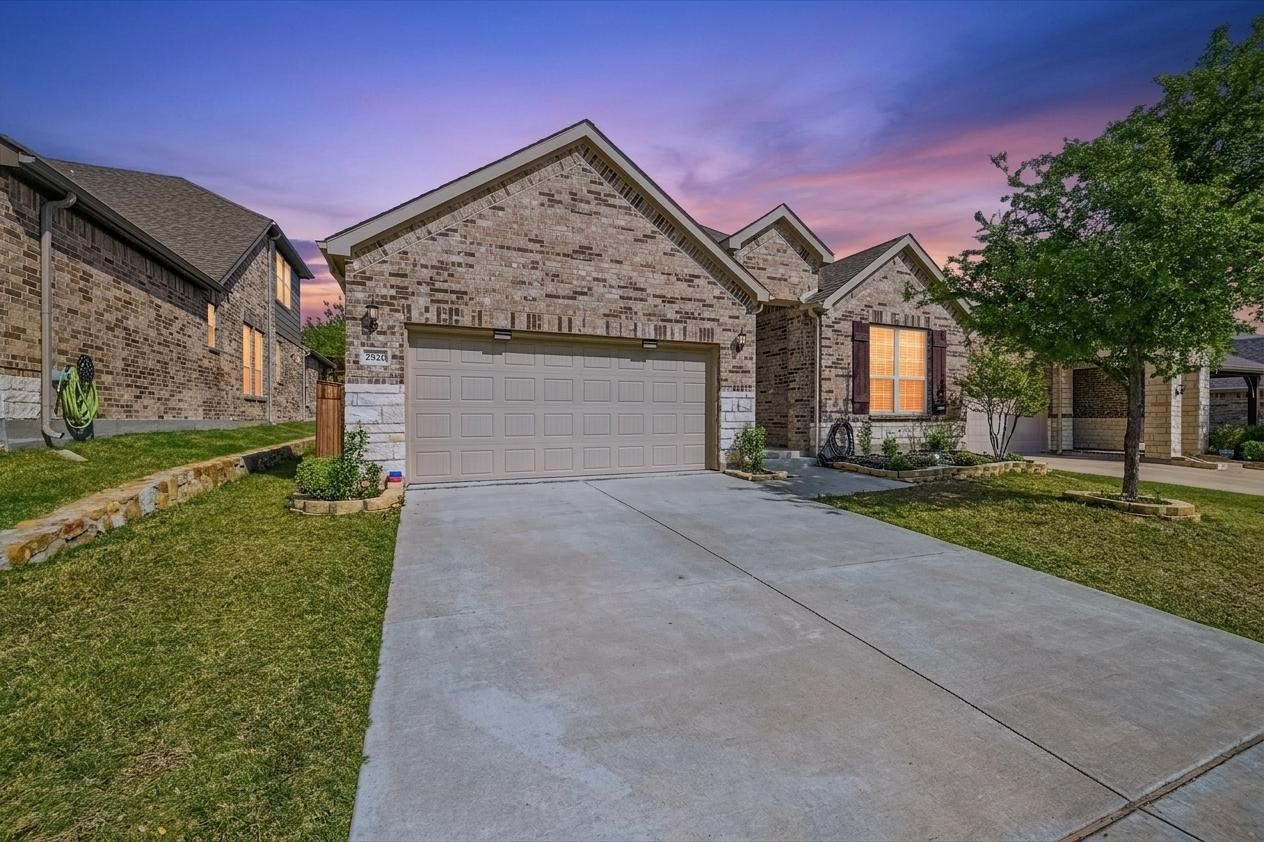 Property photo 01 of 2820 Gillingham Lane, Mckinney, TX 75071 | MLS #21228238