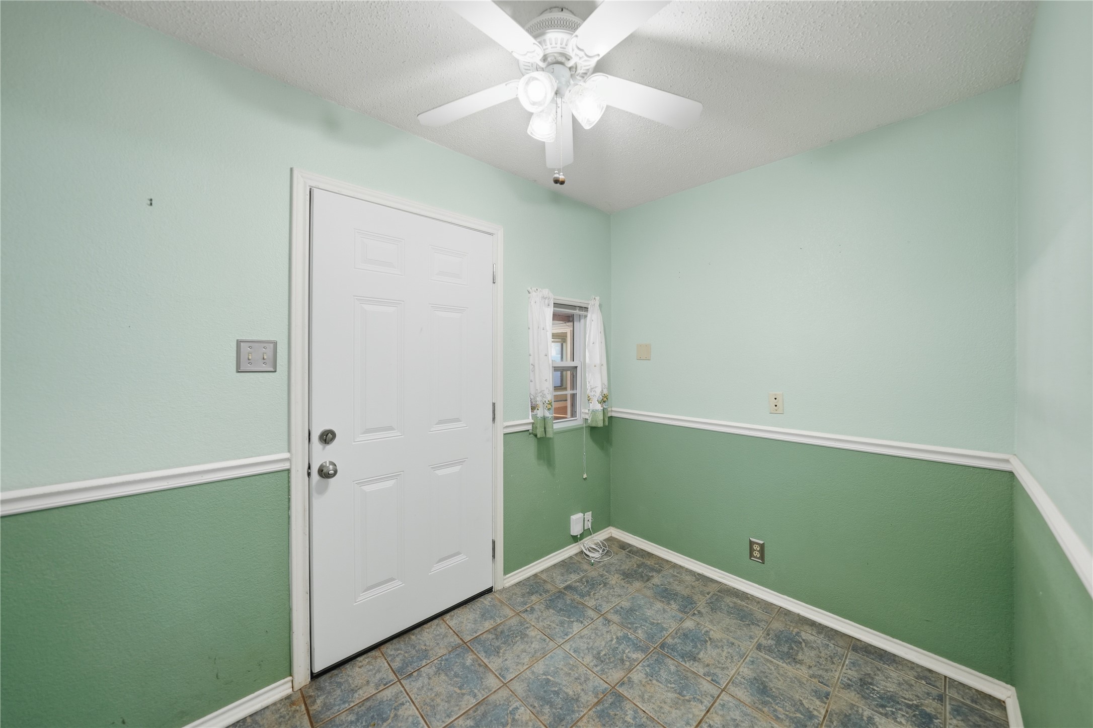 1129 W Hills Terrace, Saginaw, TX, 76179