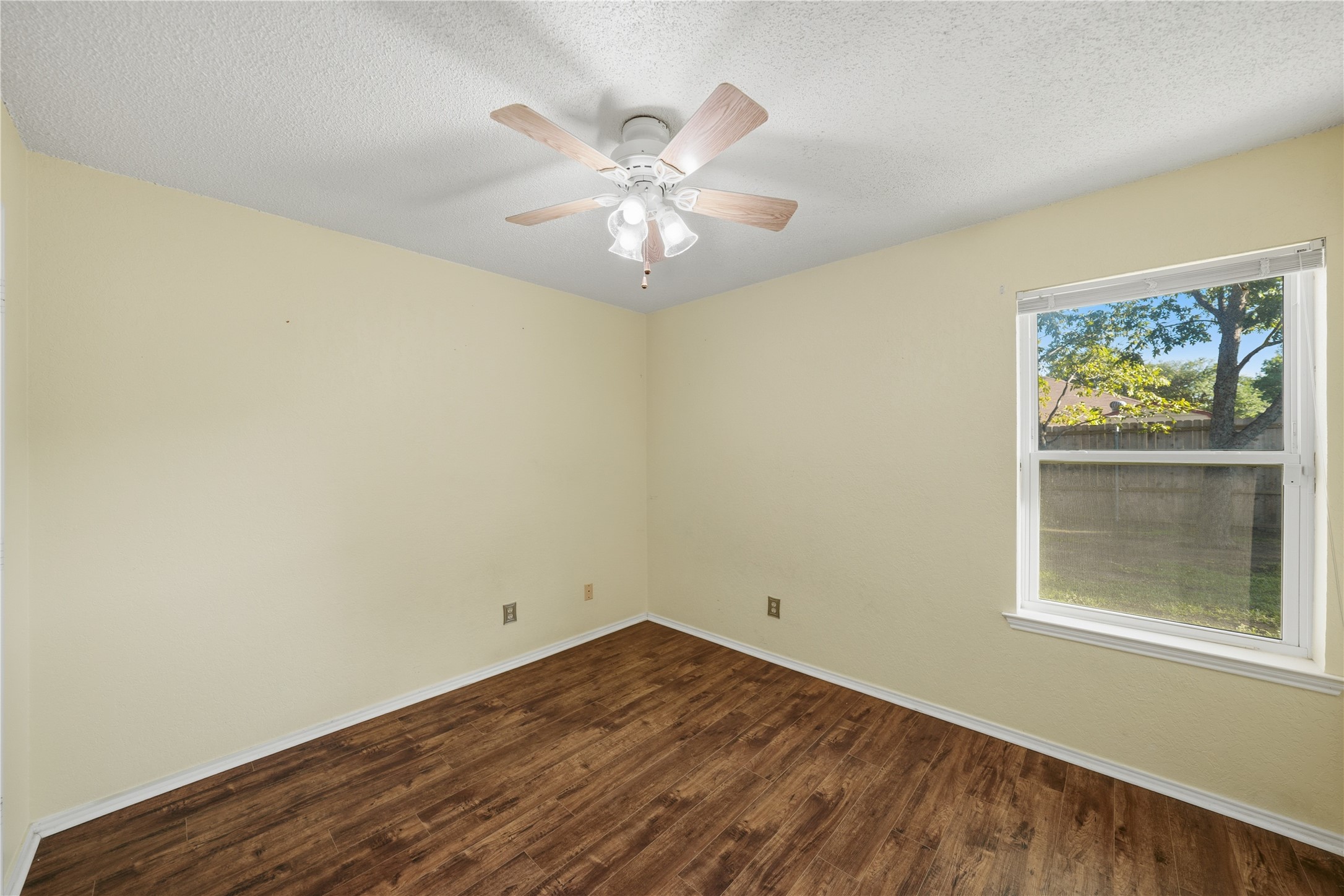 1129 W Hills Terrace, Saginaw, TX, 76179