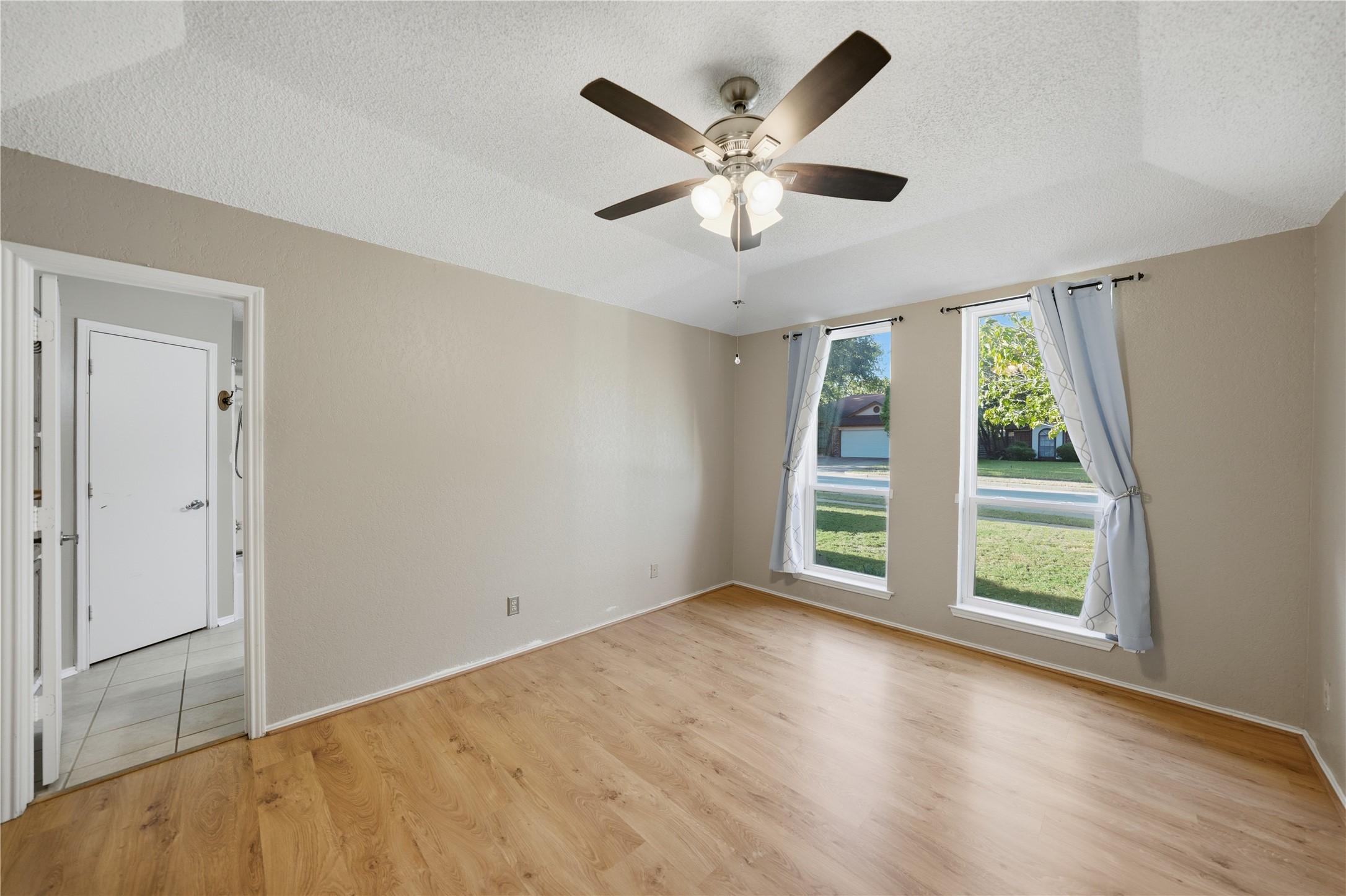 1129 W Hills Terrace, Saginaw, TX, 76179