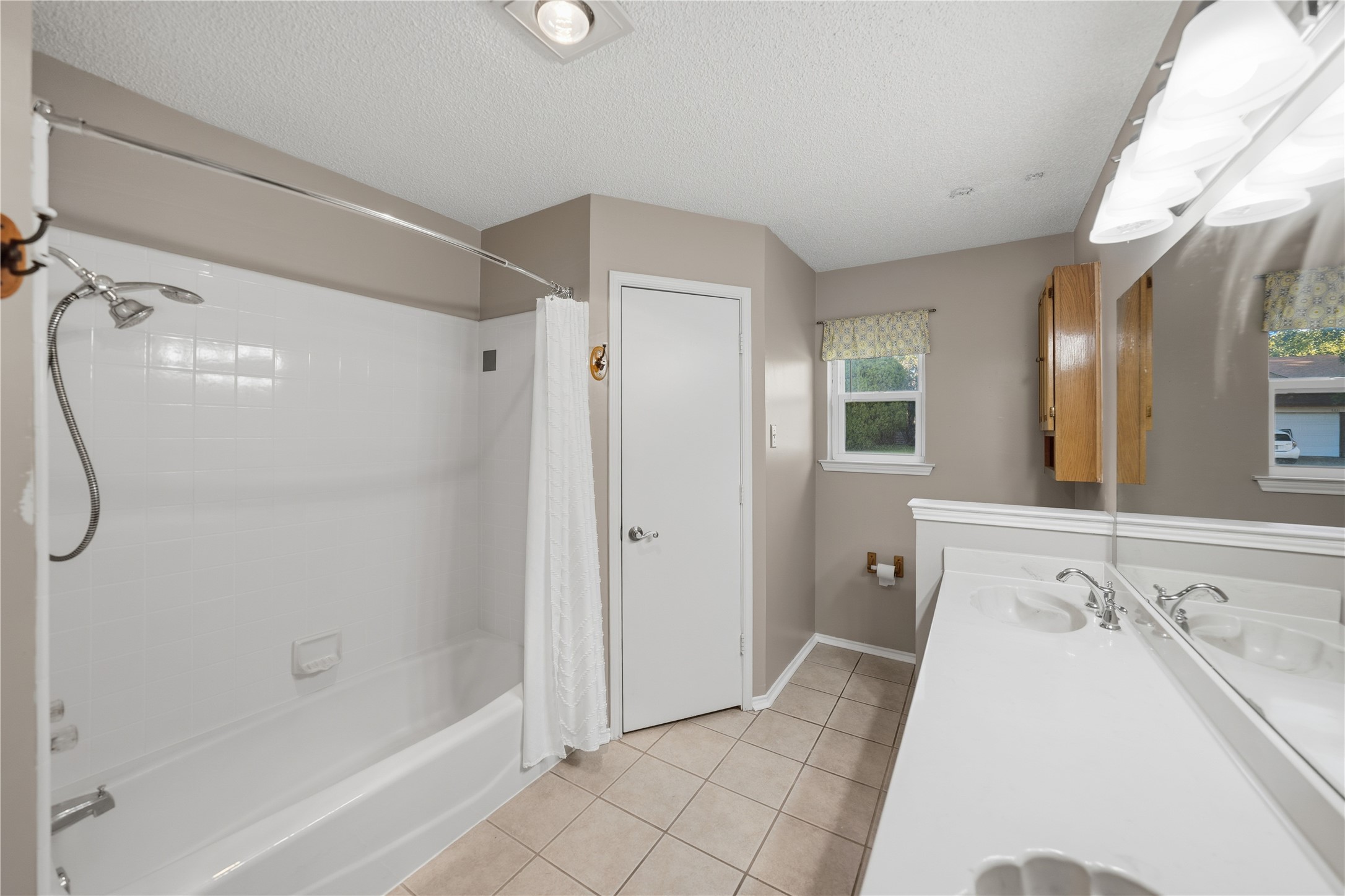 1129 W Hills Terrace, Saginaw, TX, 76179