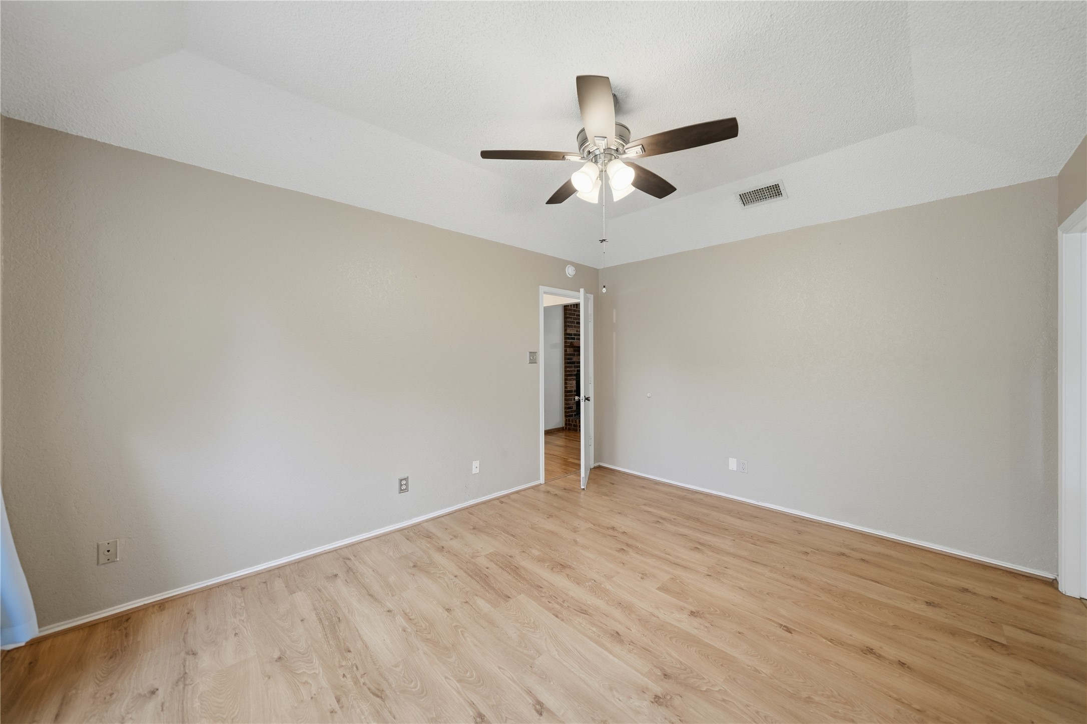 1129 W Hills Terrace, Saginaw, TX, 76179