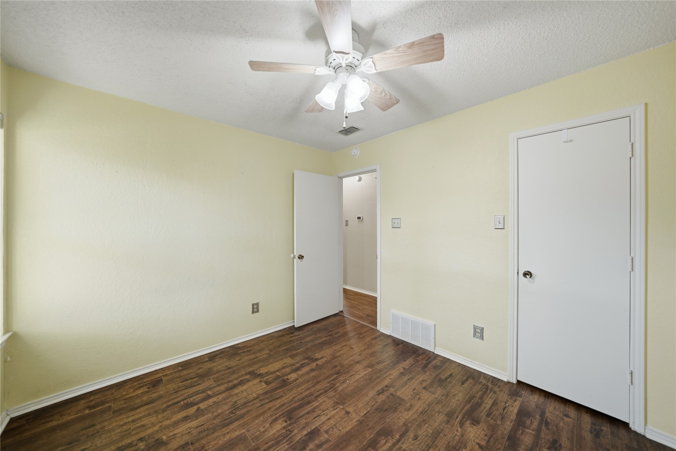 1129 W Hills Terrace, Saginaw, TX, 76179