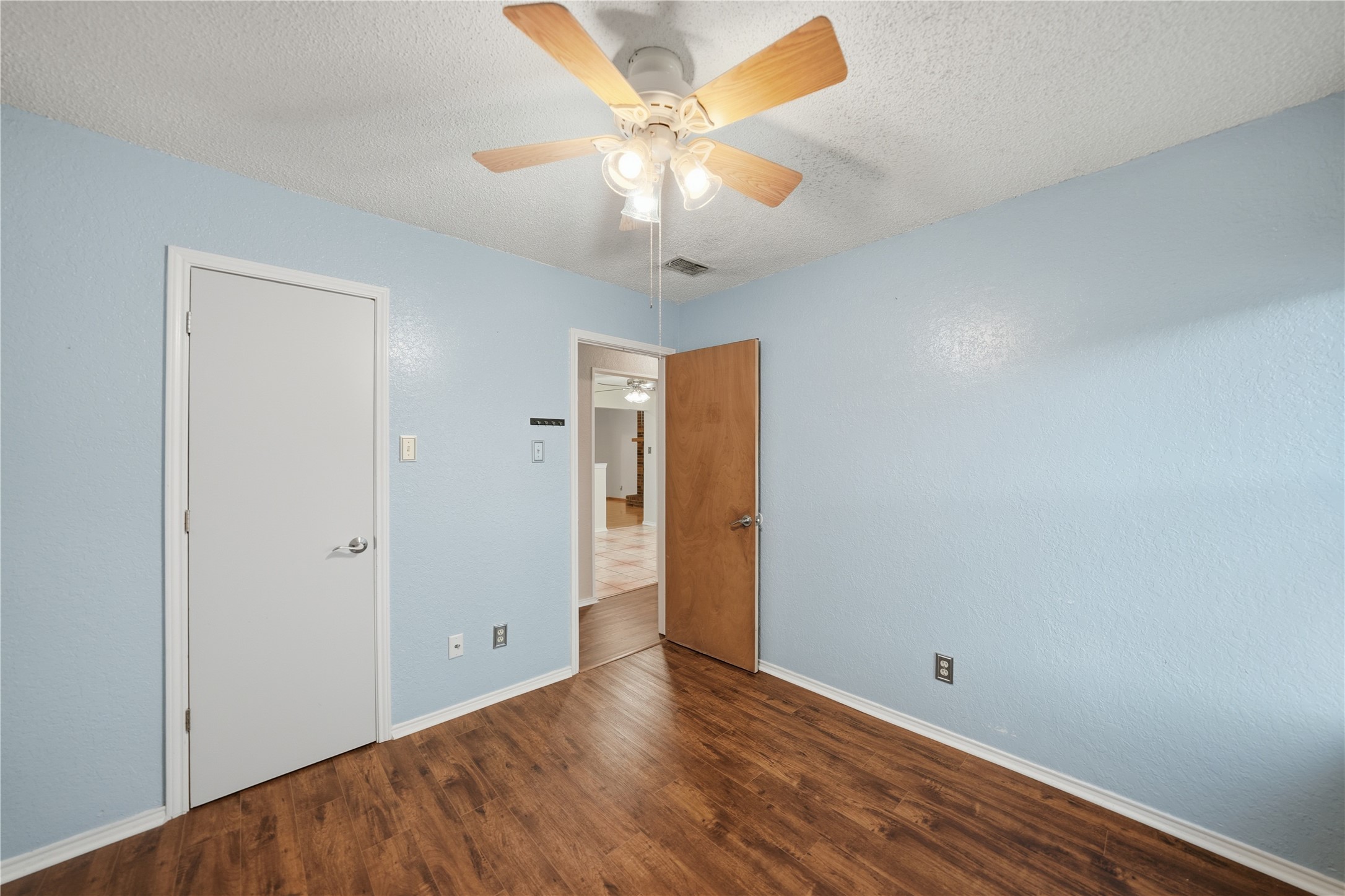 1129 W Hills Terrace, Saginaw, TX, 76179