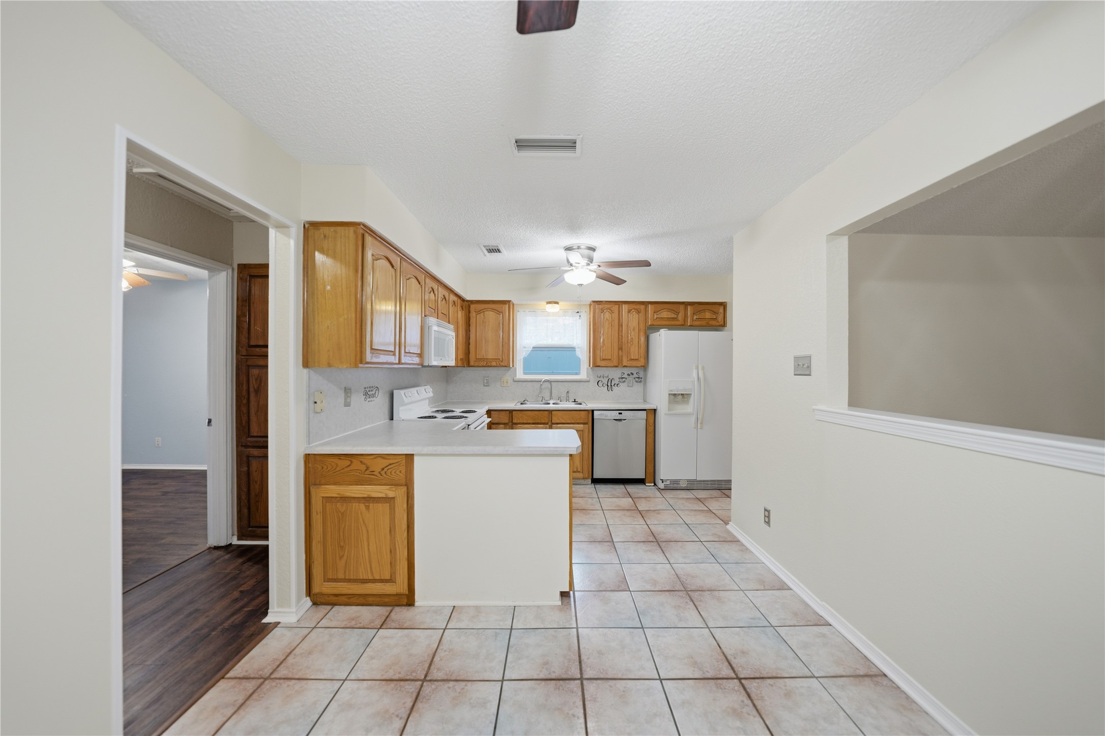 1129 W Hills Terrace, Saginaw, TX, 76179