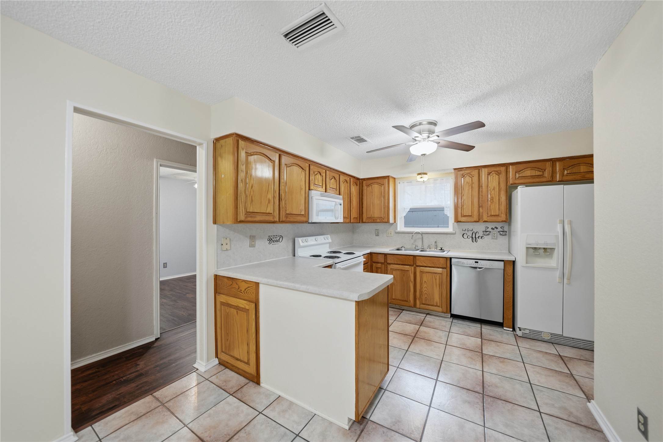 1129 W Hills Terrace, Saginaw, TX, 76179