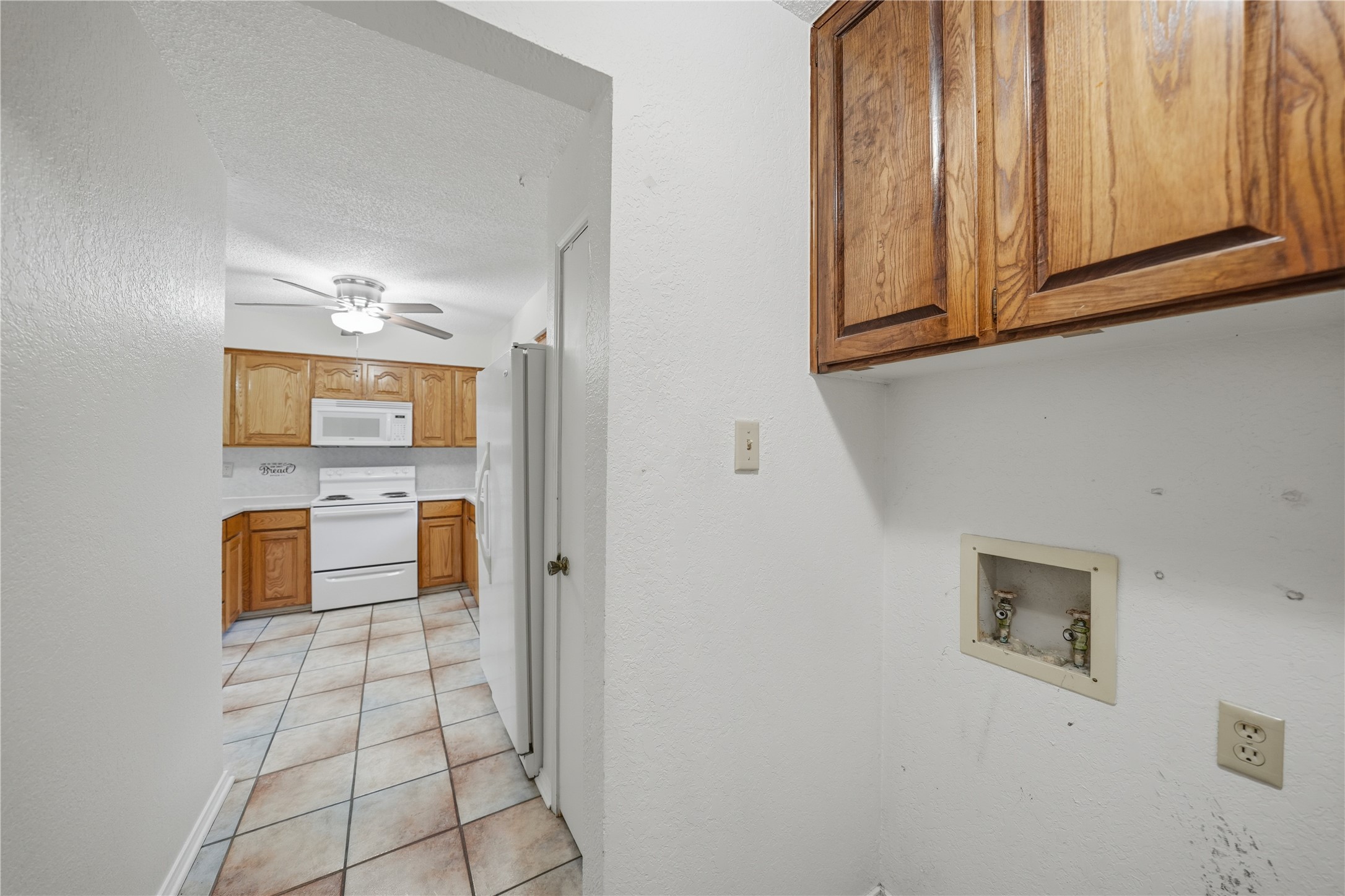1129 W Hills Terrace, Saginaw, TX, 76179