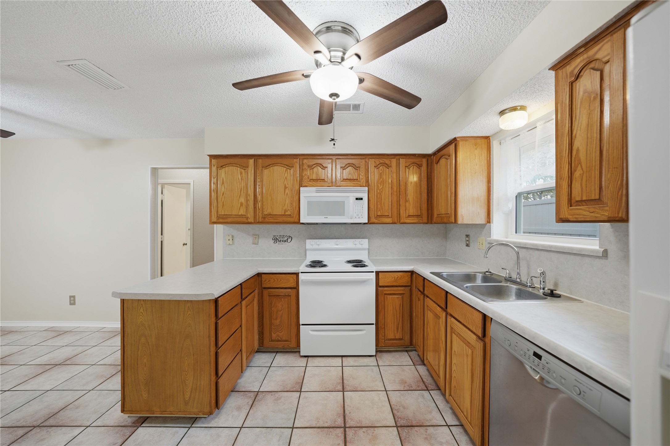 1129 W Hills Terrace, Saginaw, TX, 76179