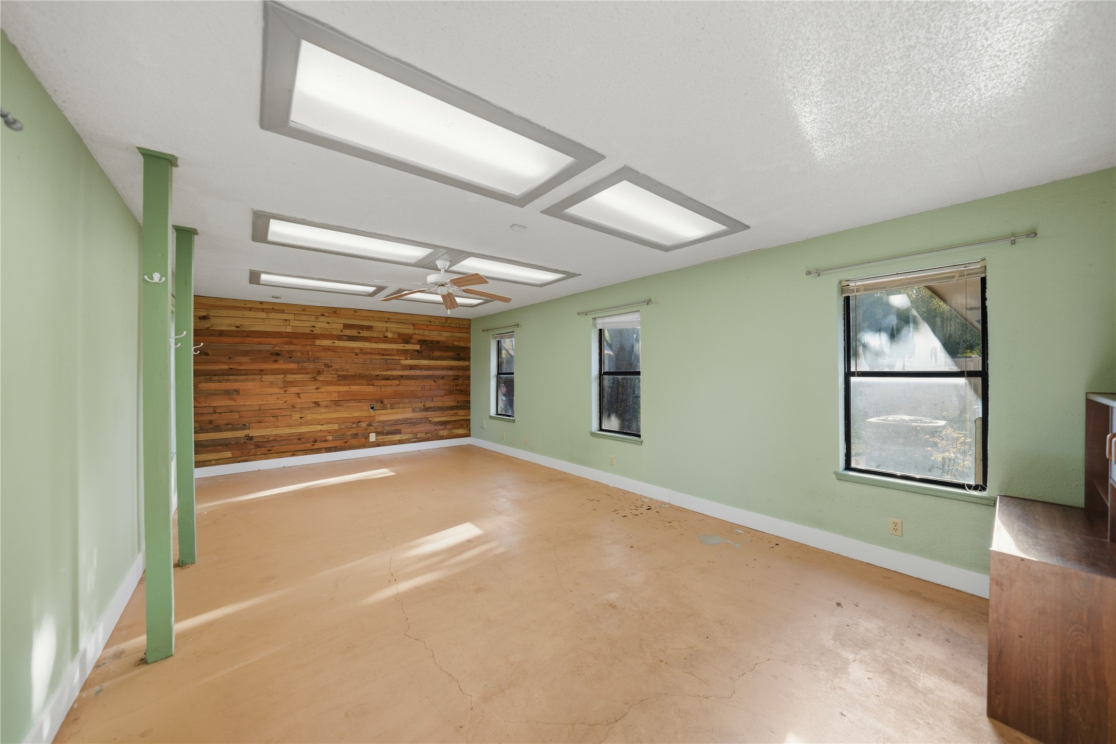 1129 W Hills Terrace, Saginaw, TX, 76179