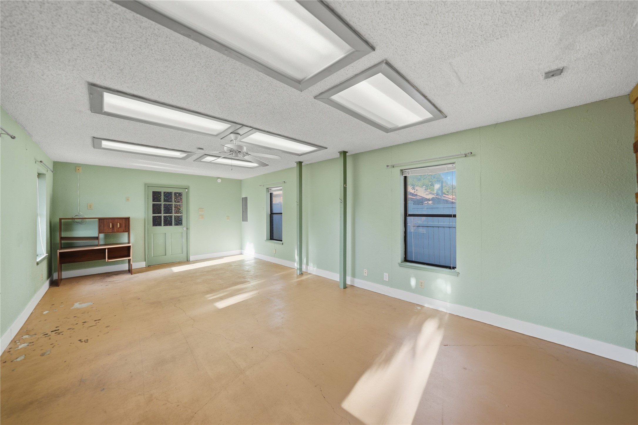 1129 W Hills Terrace, Saginaw, TX, 76179