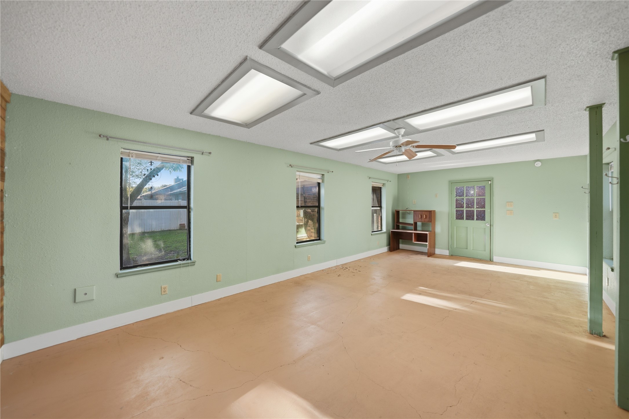 1129 W Hills Terrace, Saginaw, TX, 76179