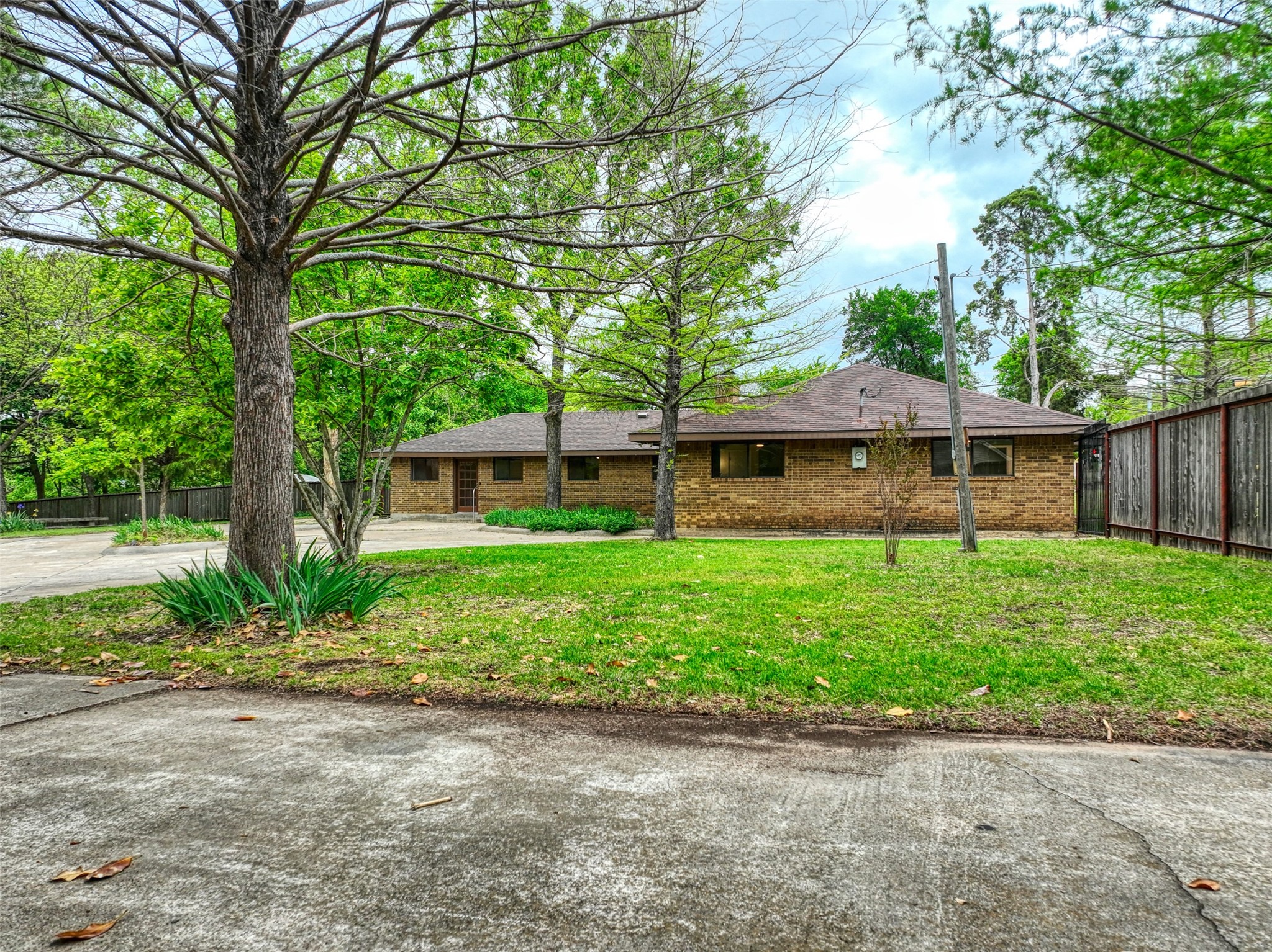 Property photo 03 of 306 Larry Drive, Duncanville, TX 75137 | MLS #21229044