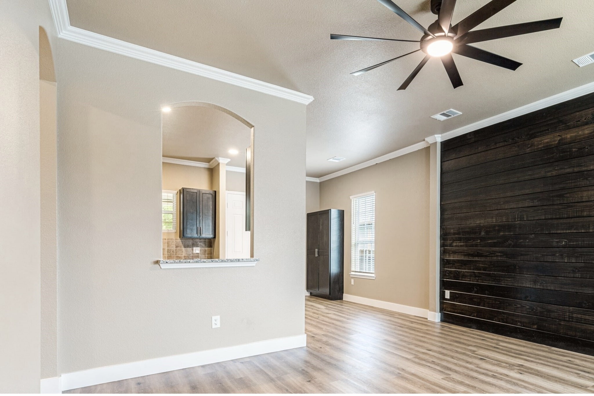Property photo 01 of 413 Henderson Street, Bonham, TX 75418 | MLS #21229120