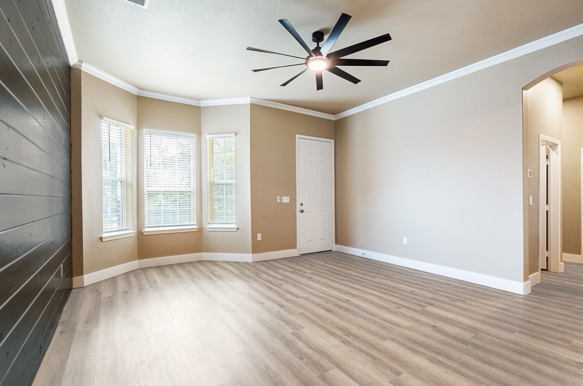 Property photo 04 of 413 Henderson Street, Bonham, TX 75418 | MLS #21229120