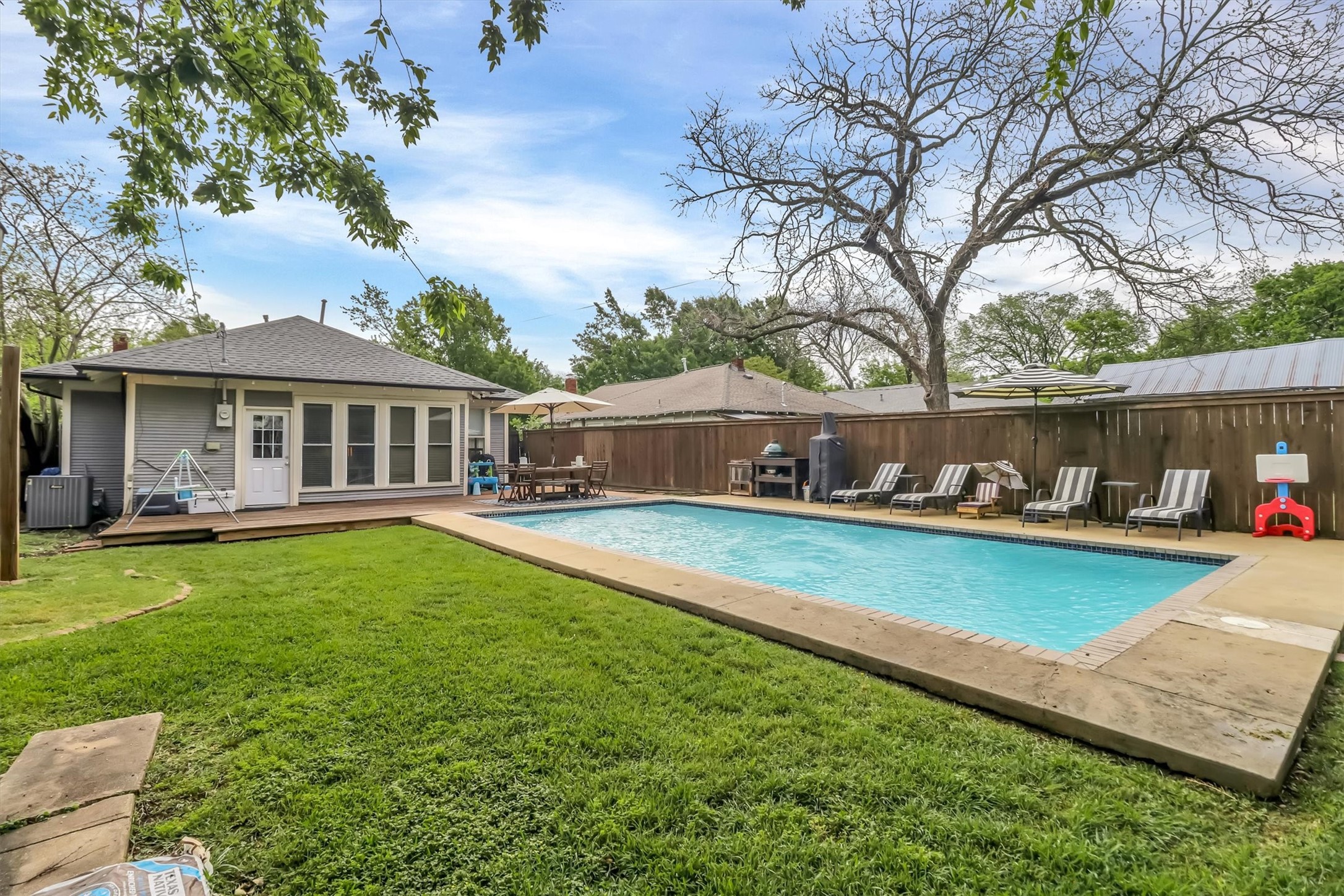 307 N Edgefield Avenue, Dallas, TX, 75208