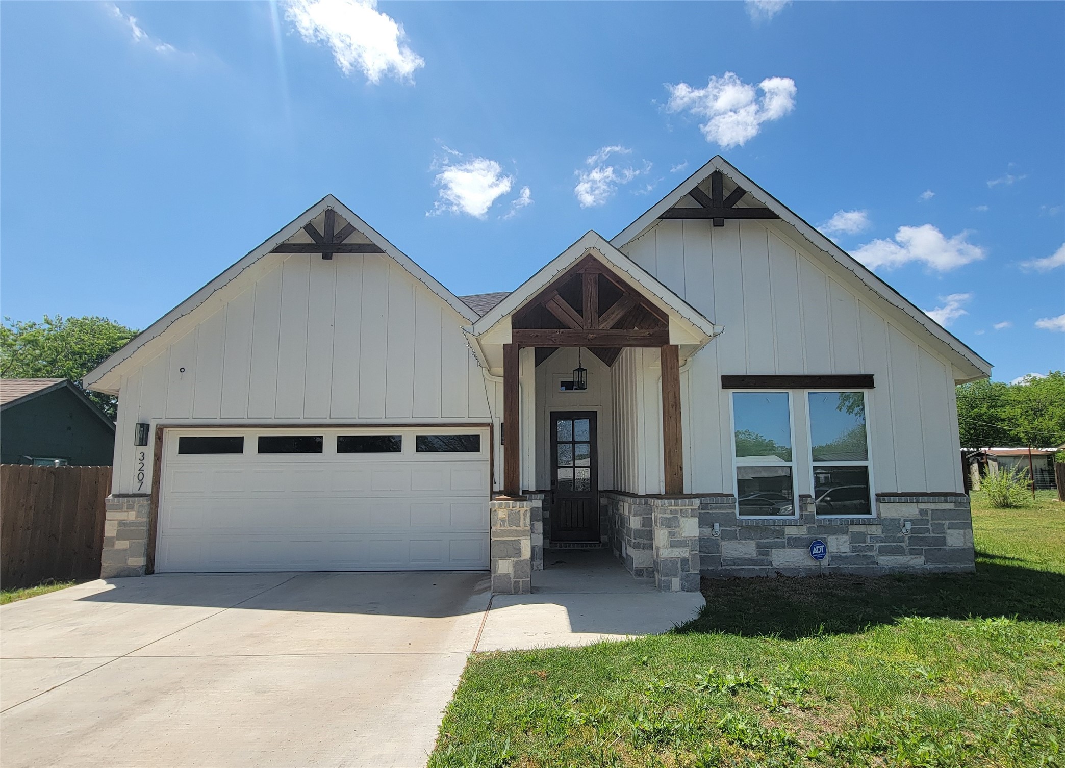 Property photo 01 of 3207 30th Street Fort, Worth, TX 76106 | MLS #21229271