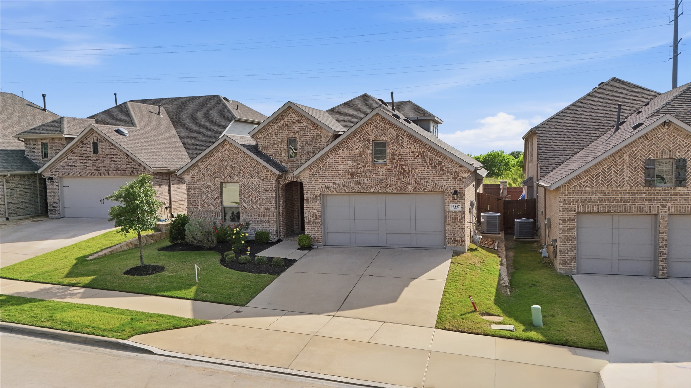 Property photo 01 of 14317 Spitfire Trail Fort, Worth, TX 76262 | MLS #21229446