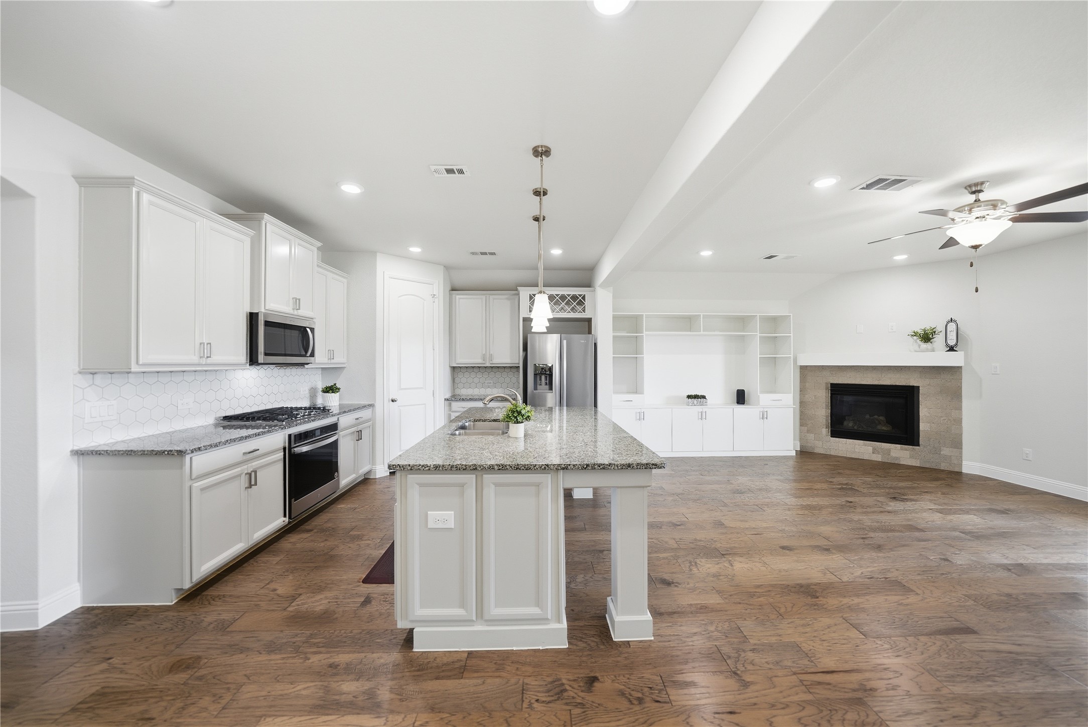 Property photo 03 of 14317 Spitfire Trail Fort, Worth, TX 76262 | MLS #21229446