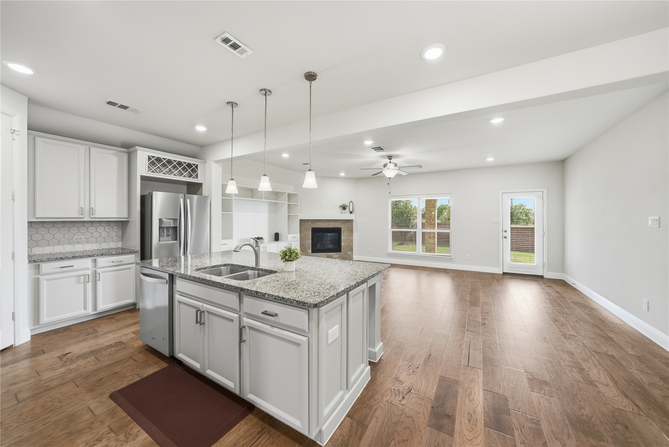 Property photo 04 of 14317 Spitfire Trail Fort, Worth, TX 76262 | MLS #21229446