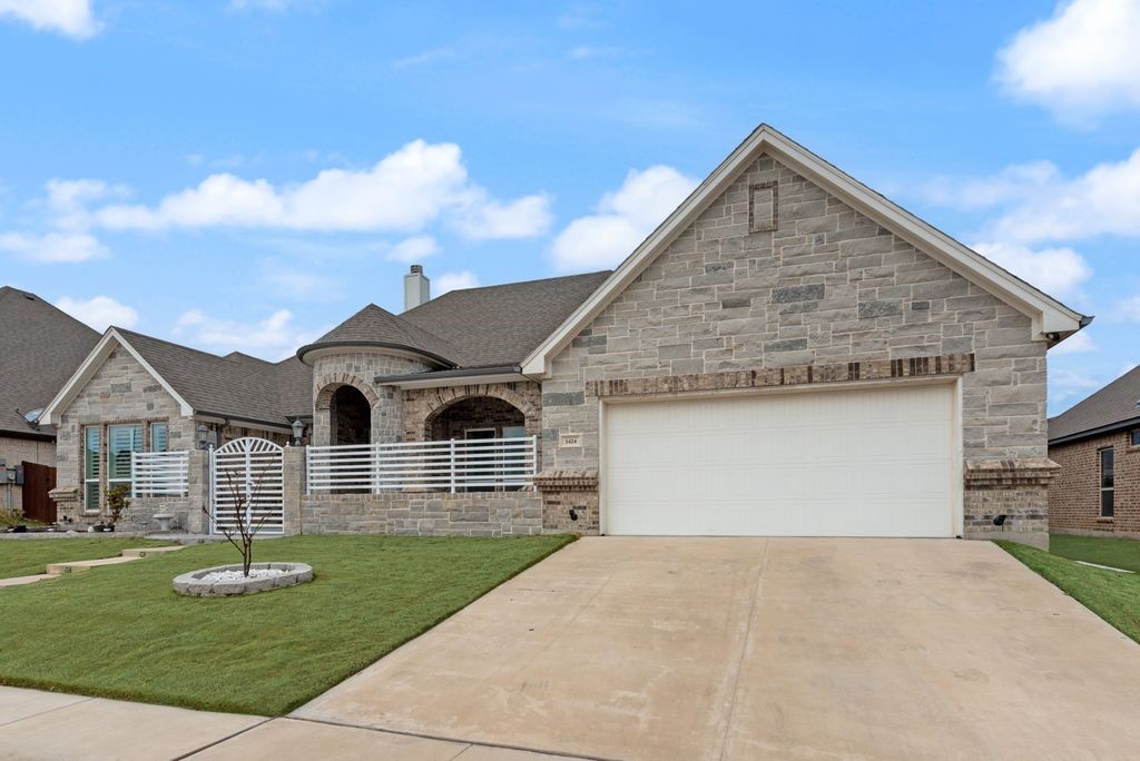 1424 Silent Springs Drive, Fort Worth, TX, 76052