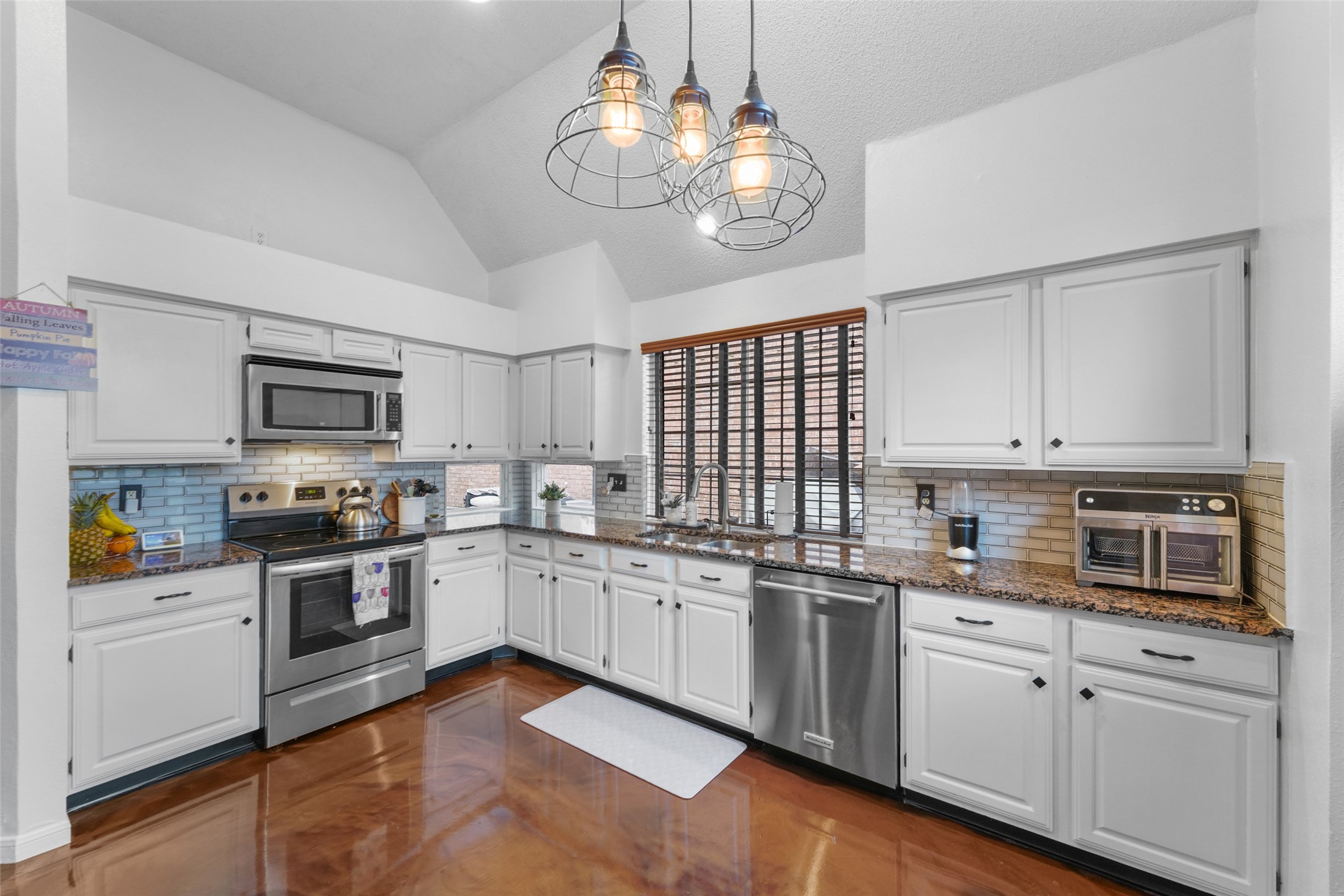 411 Red River Trail, Irving, TX, 75063