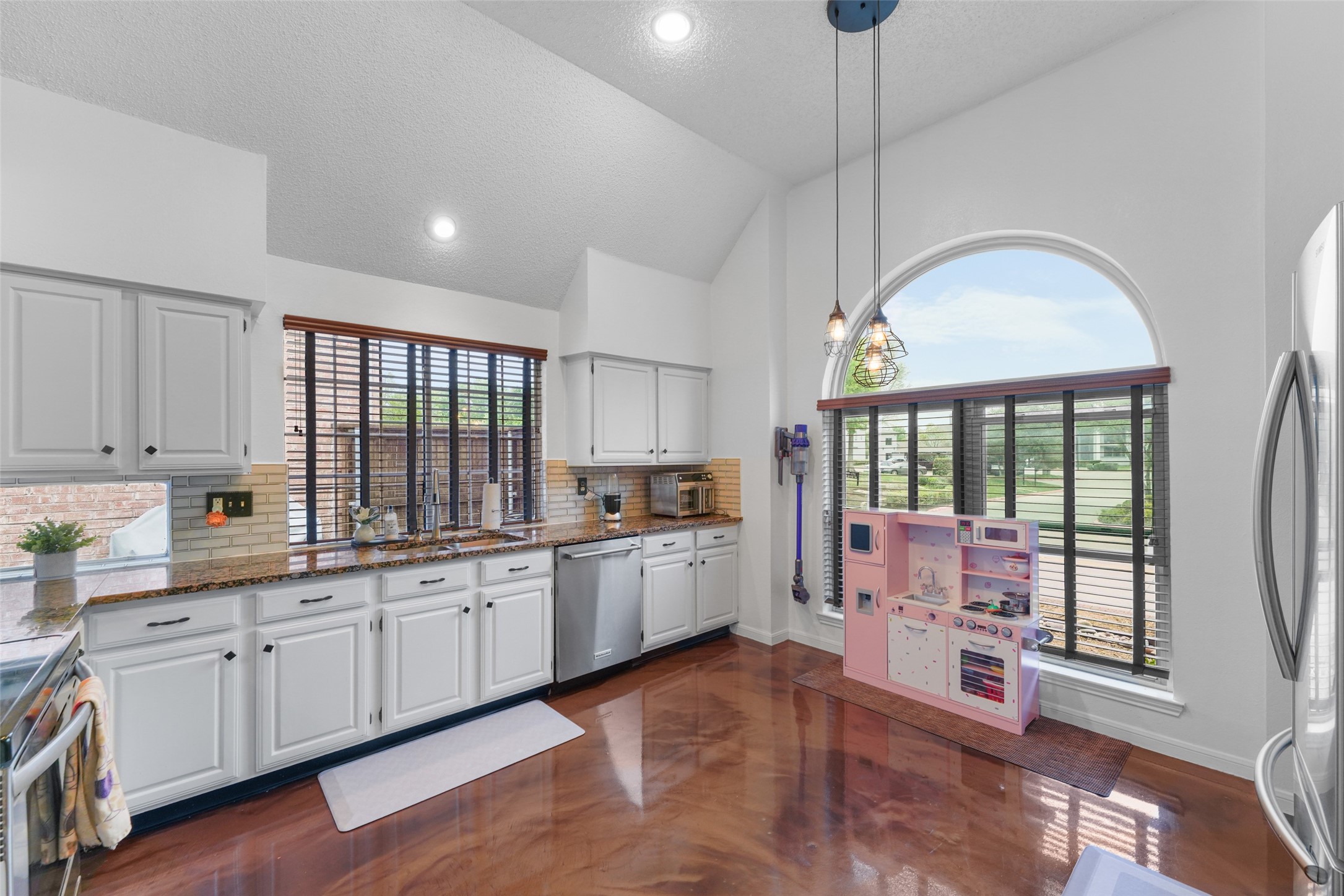 411 Red River Trail, Irving, TX, 75063