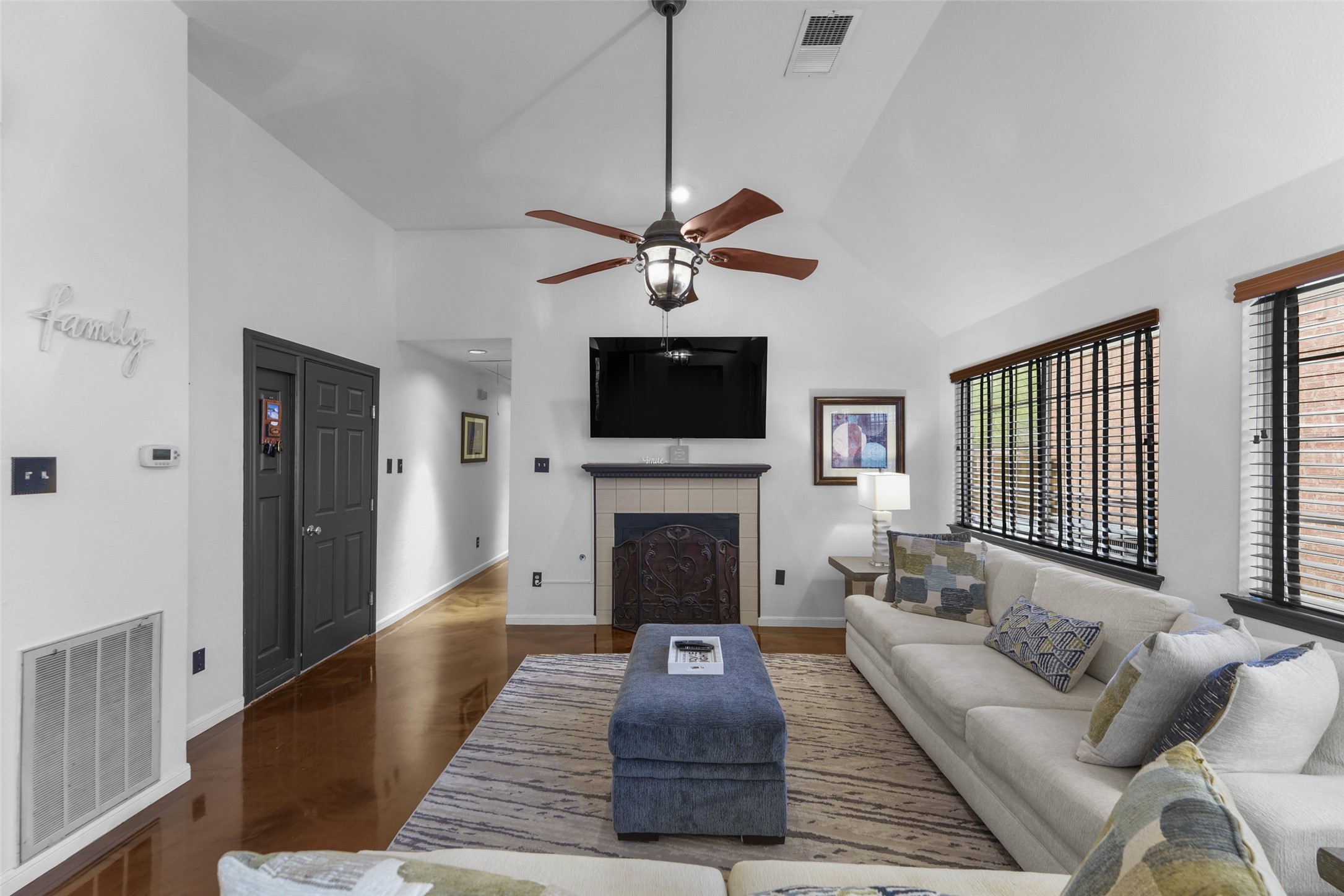 411 Red River Trail, Irving, TX, 75063