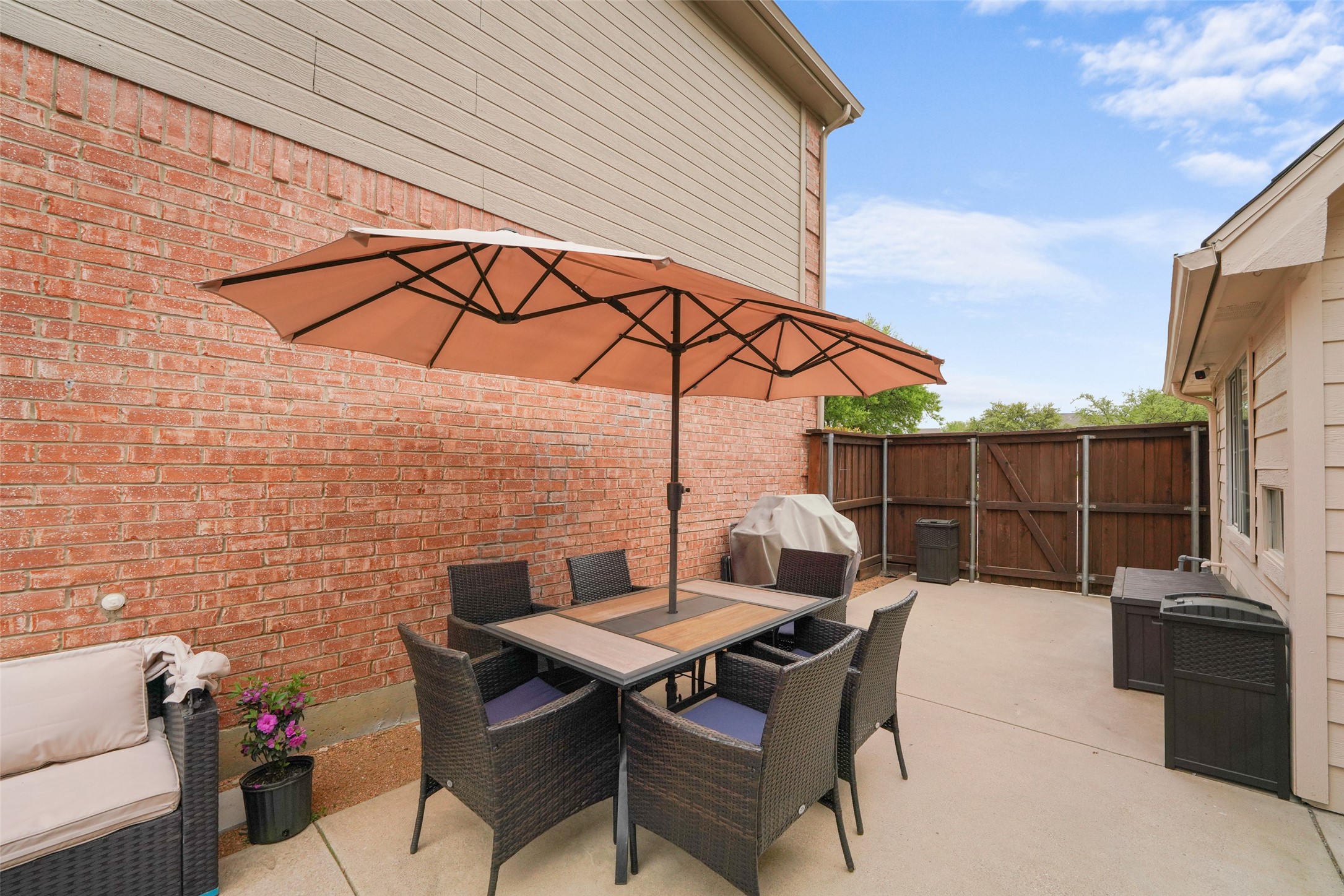 411 Red River Trail, Irving, TX, 75063