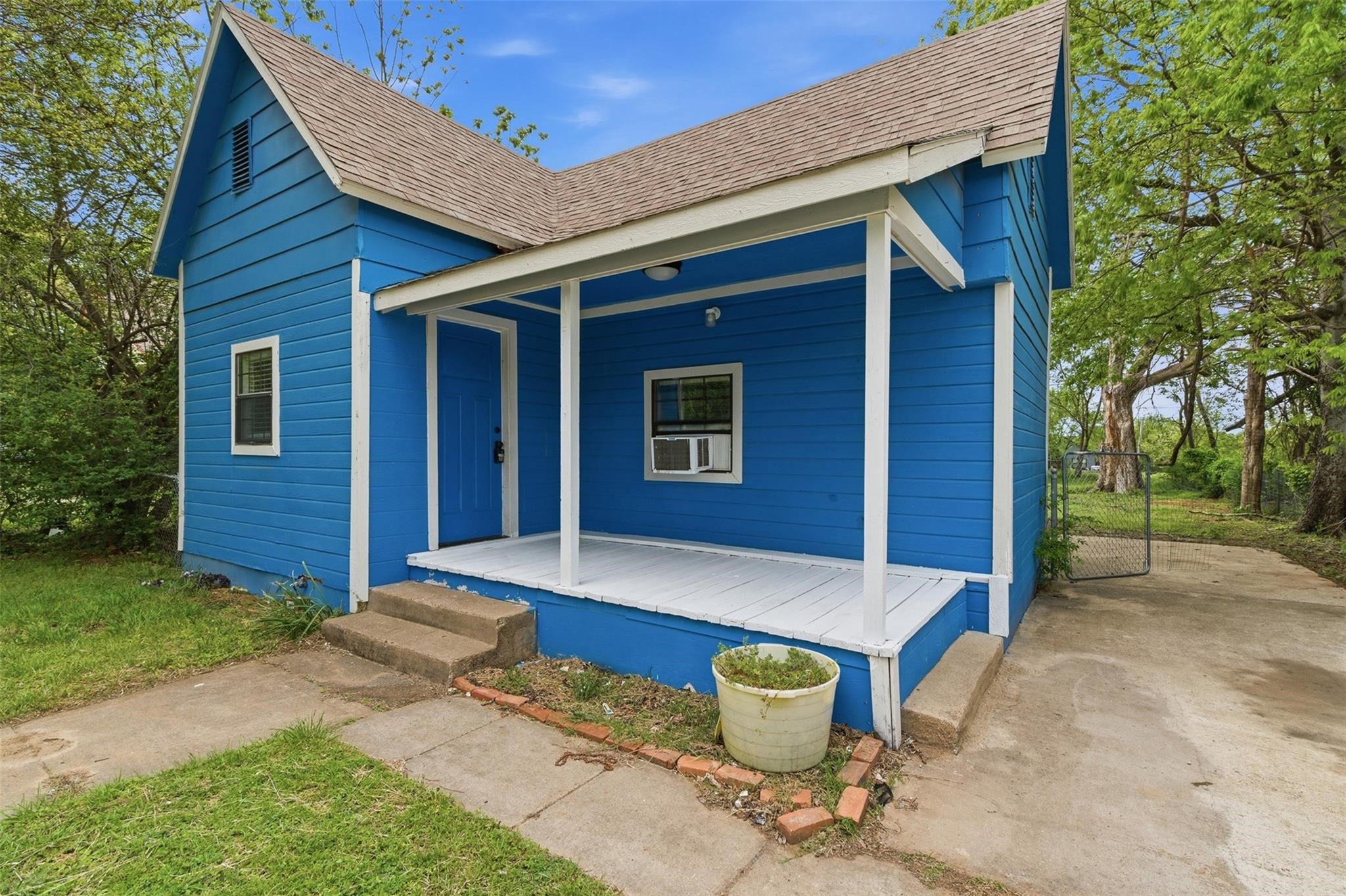 127 E Walker Street, Denison, TX, 75021