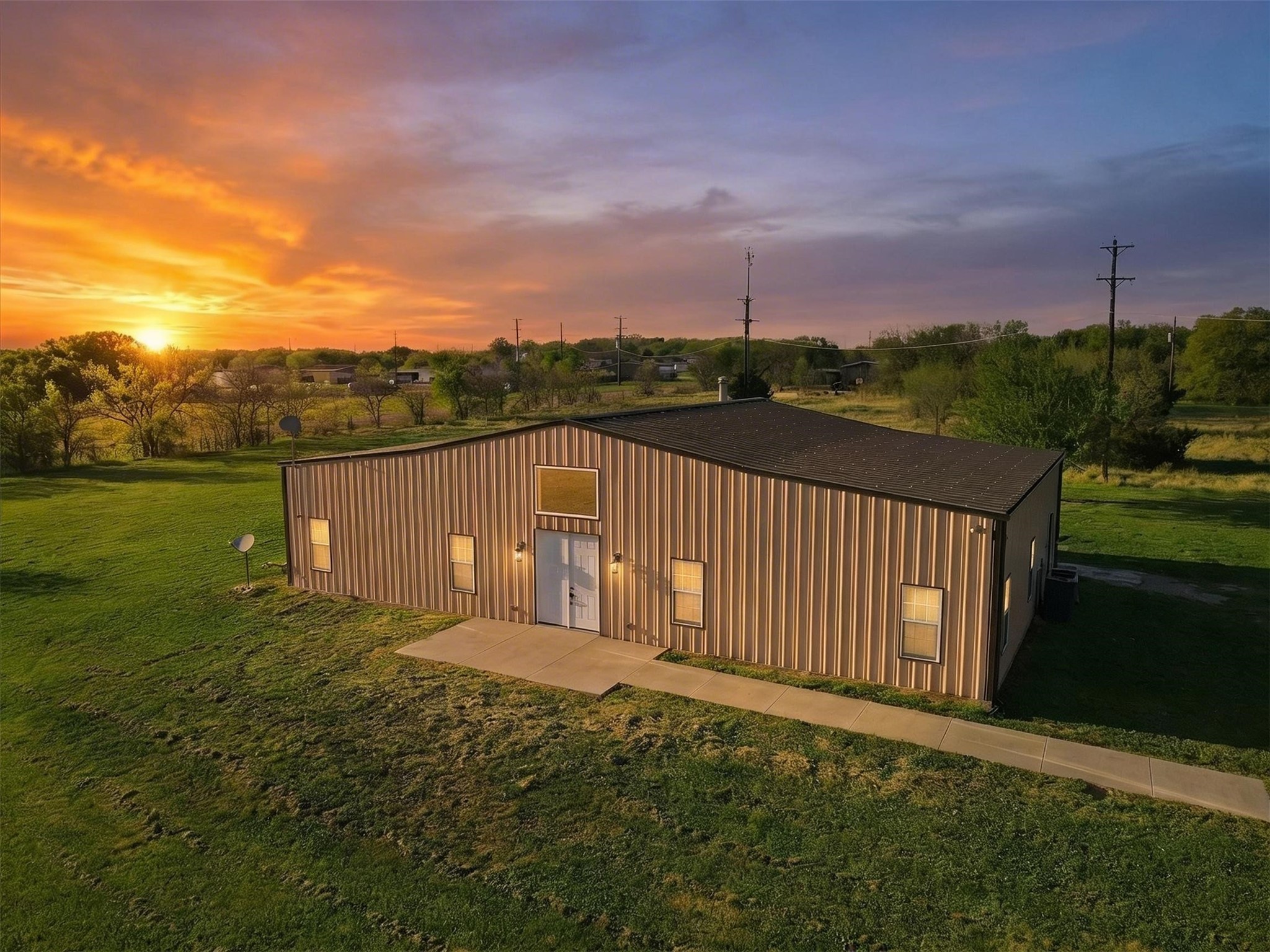 Property photo 02 of 11110 Old Stoney Road, Ponder, TX 76259 | MLS #21229936