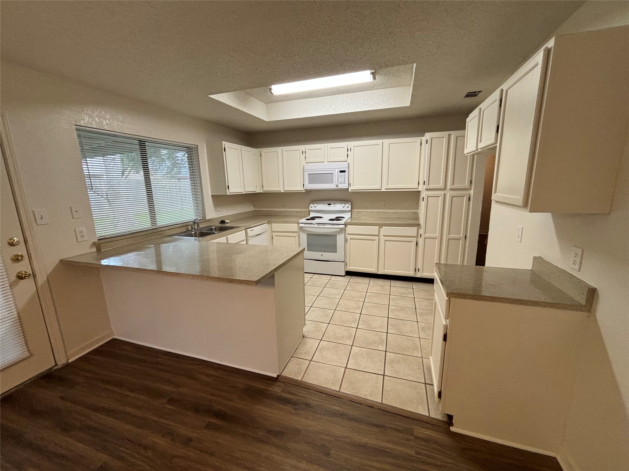 2514 Livingston Lane, Grand Prairie, TX, 75052