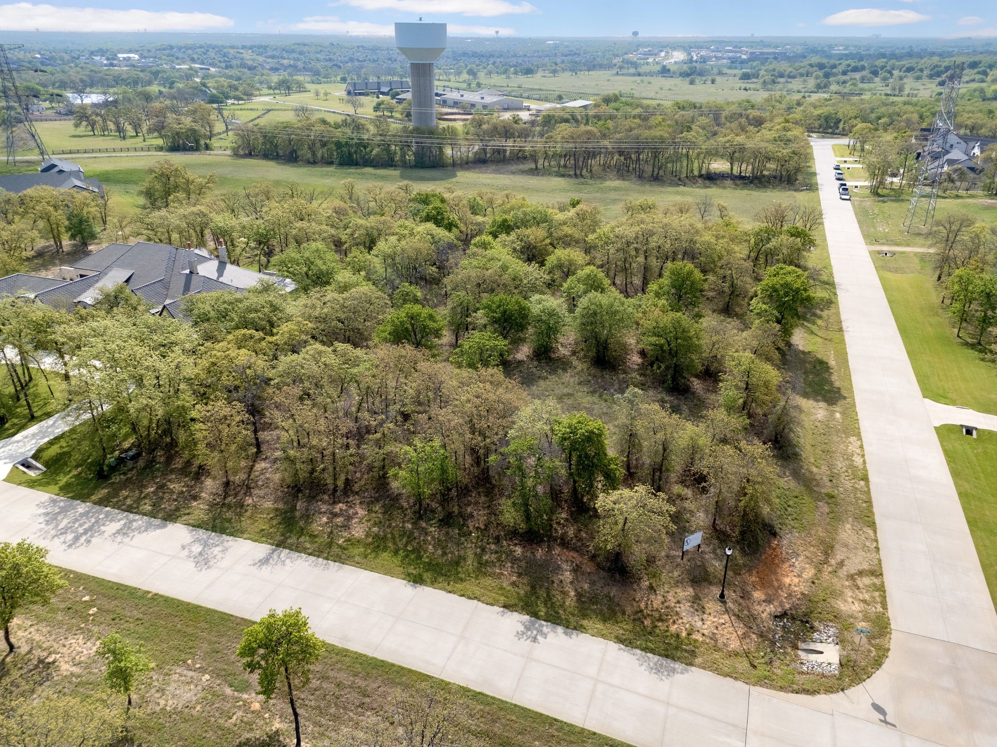 Property photo 04 of 1028 Hat Creek Road, Bartonville, TX 76226 | MLS #21230977