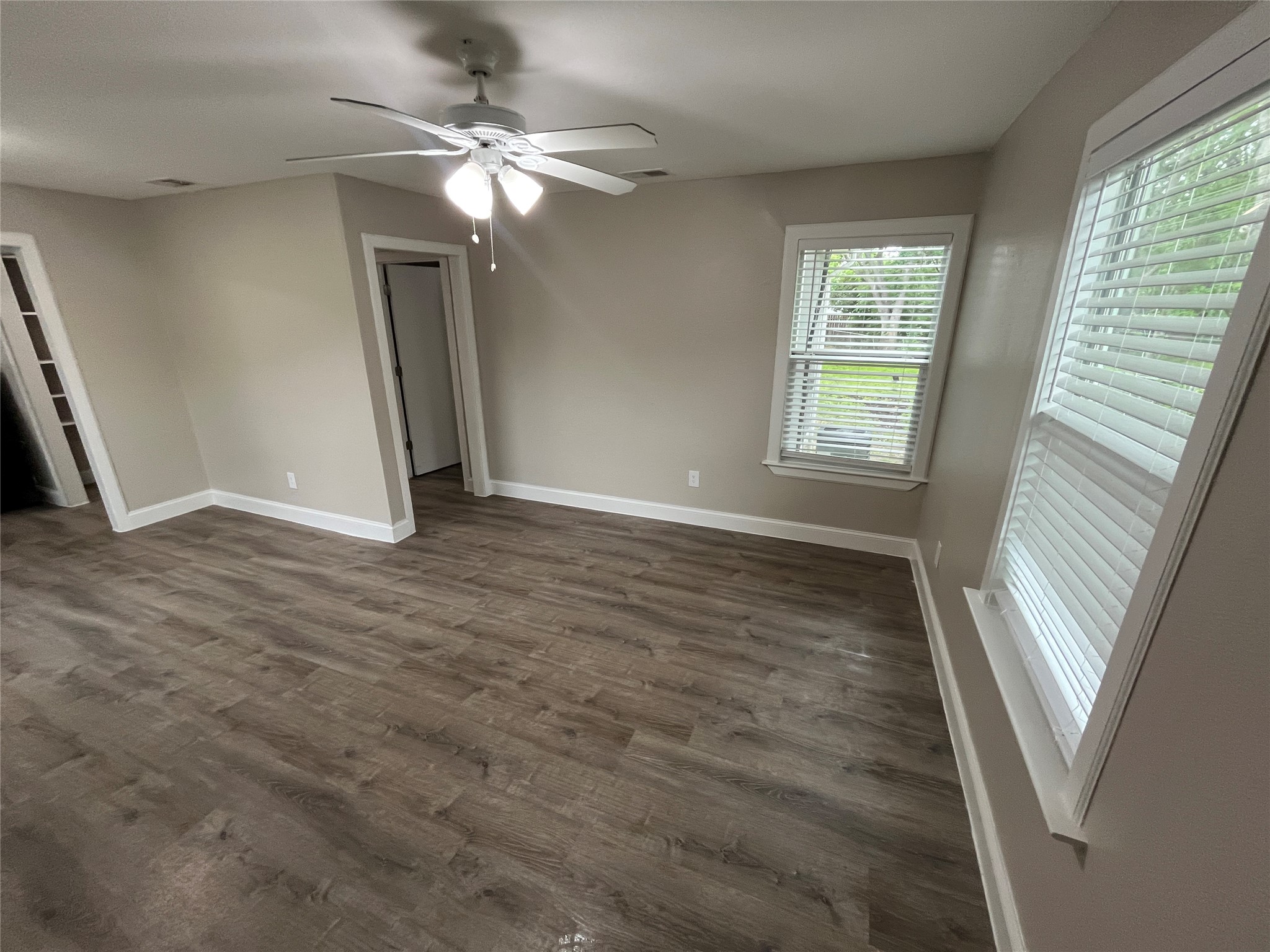 Property photo 03 of 860 Mimosa Drive, Garland, TX 75040 | MLS #21230989