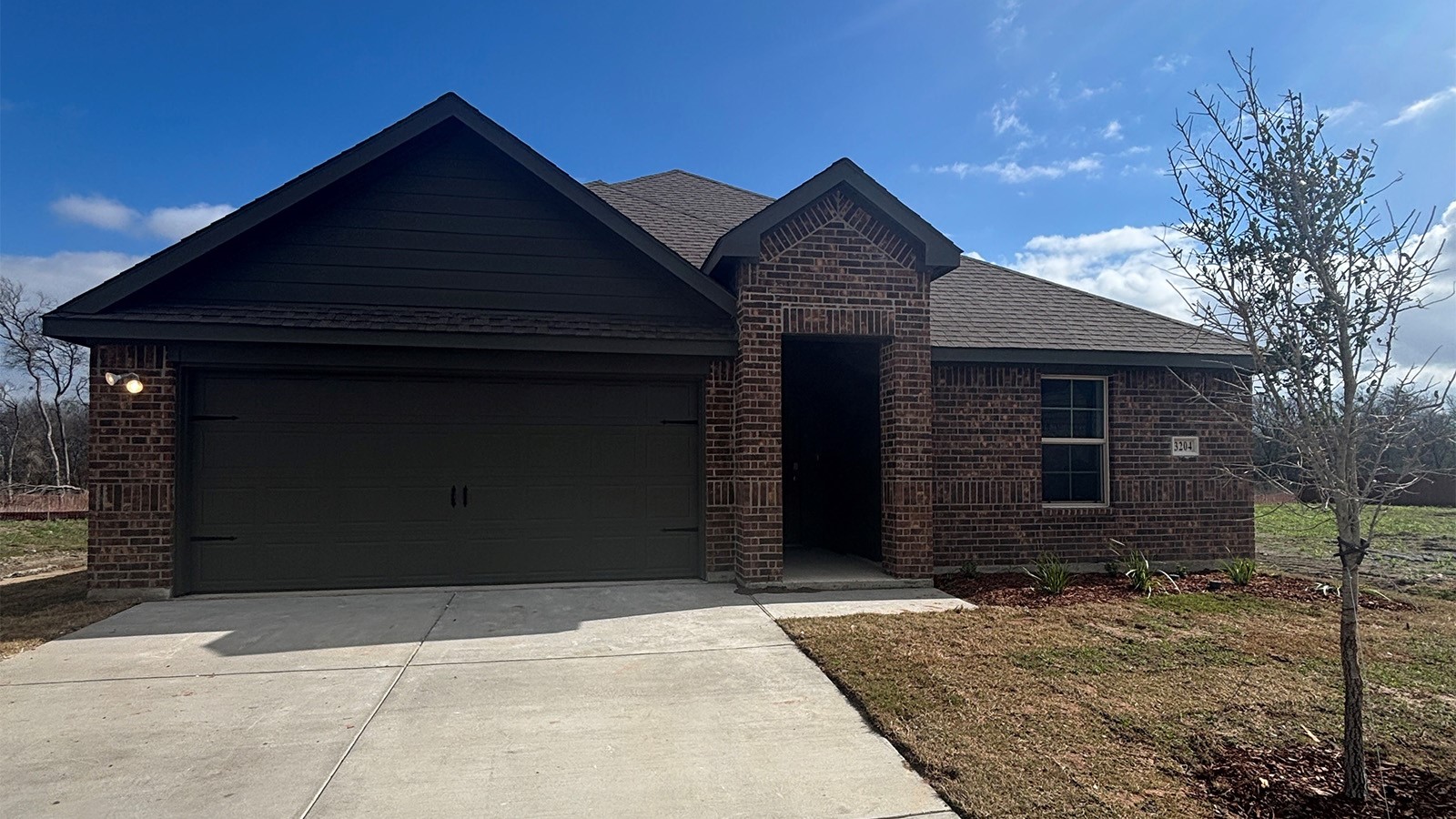 Property photo 01 of 3204 Charleston Drive, Ennis, TX 75119 | MLS #21231065