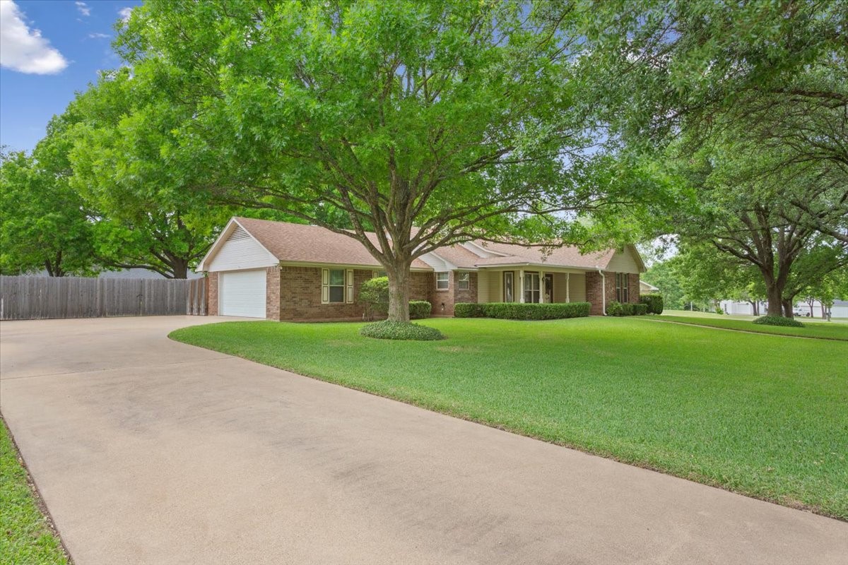 512 Dal Paso Drive, Robinson, TX, 76706
