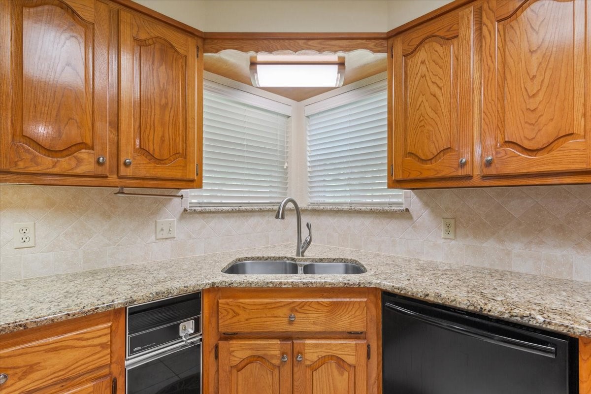 512 Dal Paso Drive, Robinson, TX, 76706