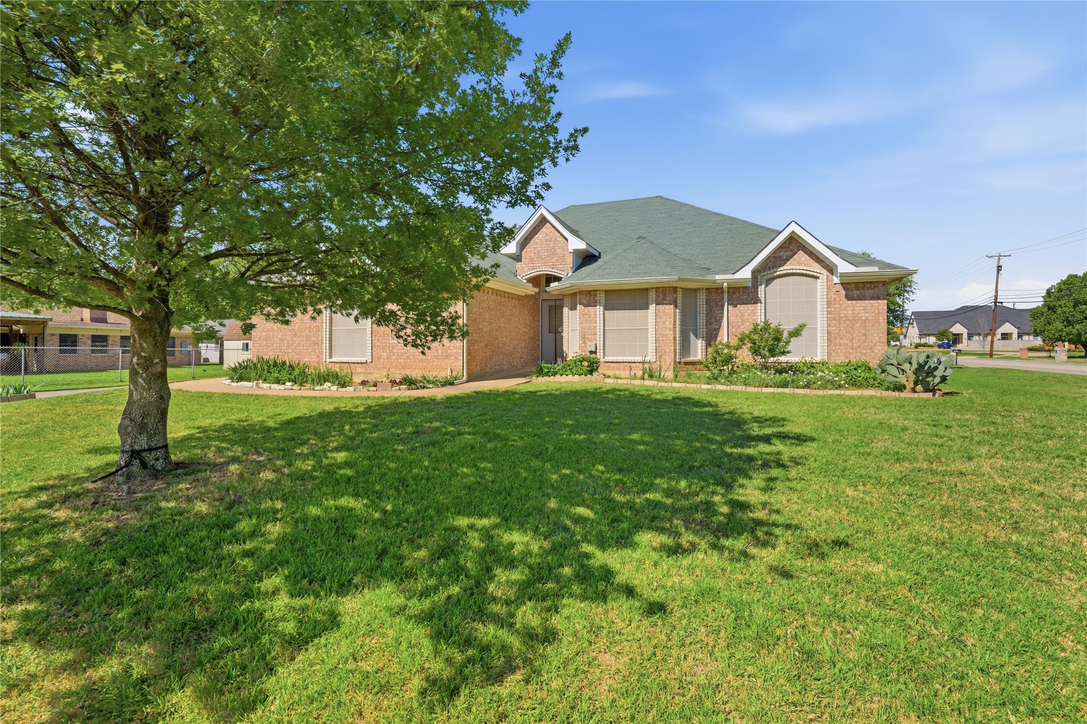 Property photo 01 of 7451 Stonybrooke Drive North Richland, Hills, TX 76182 | MLS #21231826
