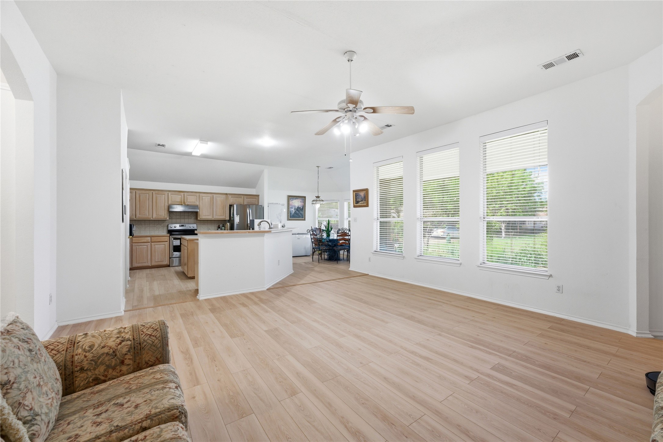 Property photo 02 of 7451 Stonybrooke Drive North Richland, Hills, TX 76182 | MLS #21231826