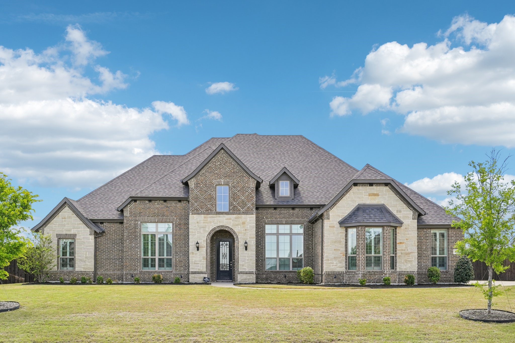 Property photo 01 of 8230 Palmer Lane, Waxahachie, TX 75167 | MLS #21231947