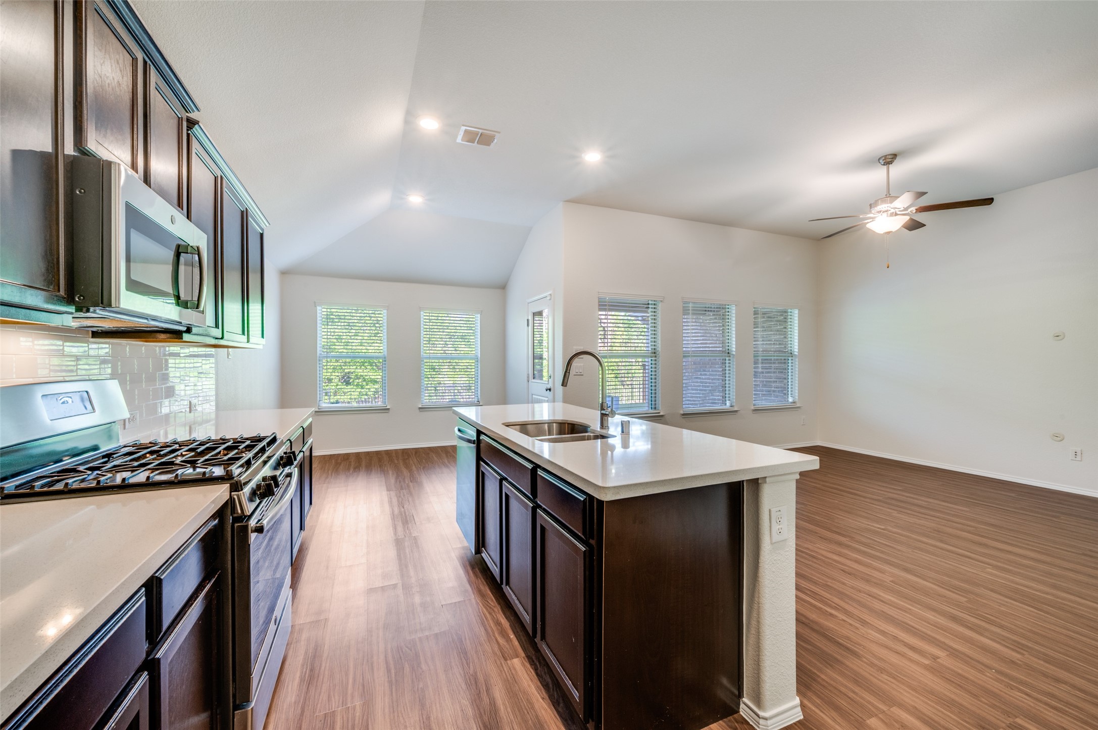 2070 Alamandine Avenue, Cross Roads, TX, 76227