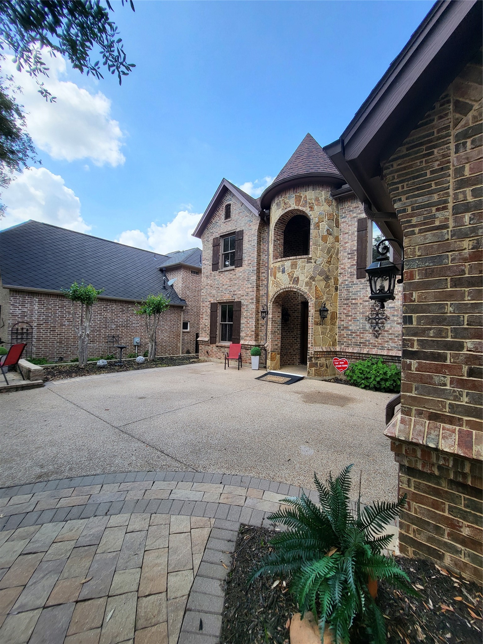 Property photo 01 of 6401 Vintage Lake Drive, Arlington, TX 76016 | MLS #21232240