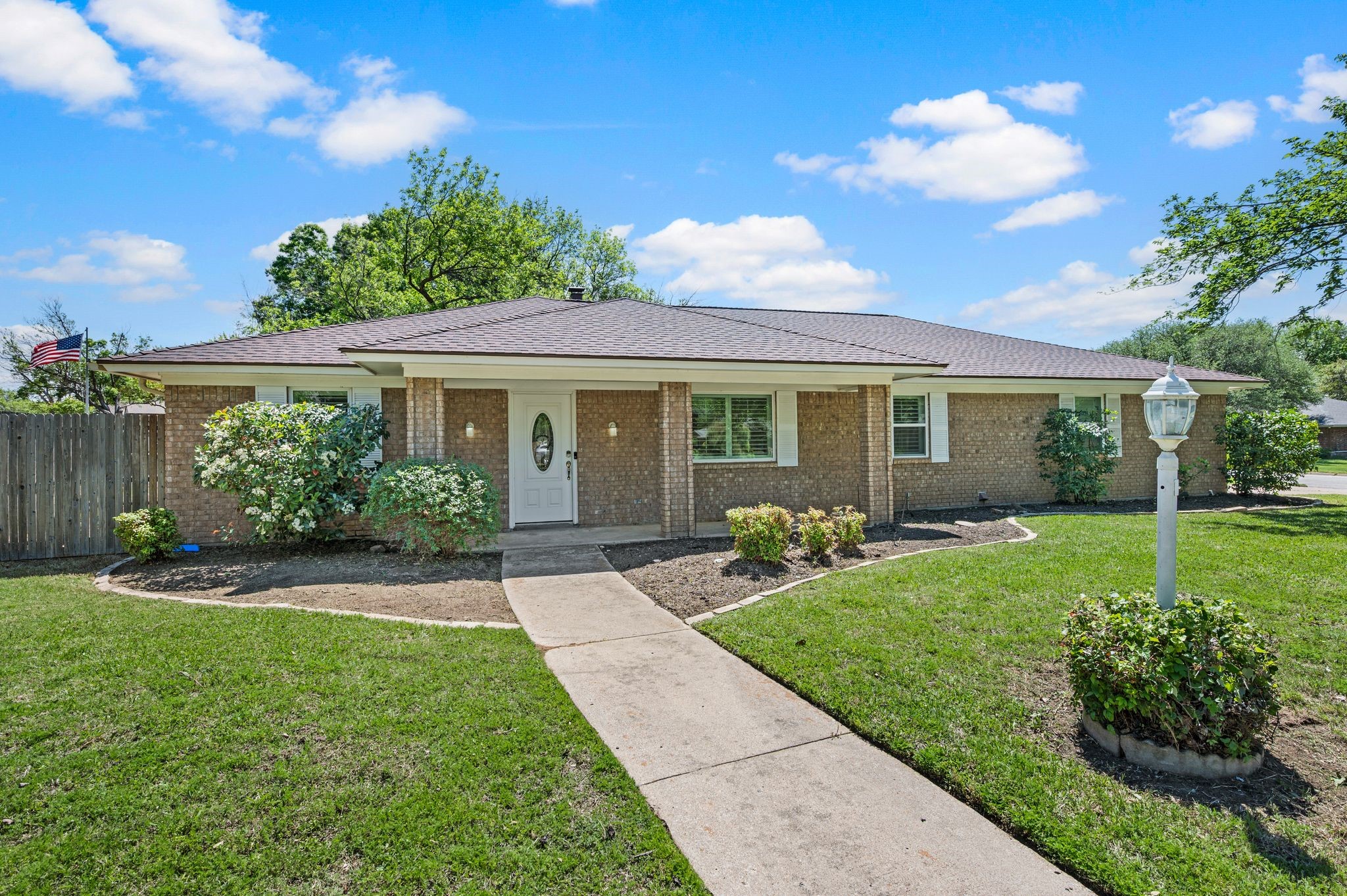 Property photo 01 of 2 Lincolnshire Circle, Bedford, TX 76021 | MLS #21232419