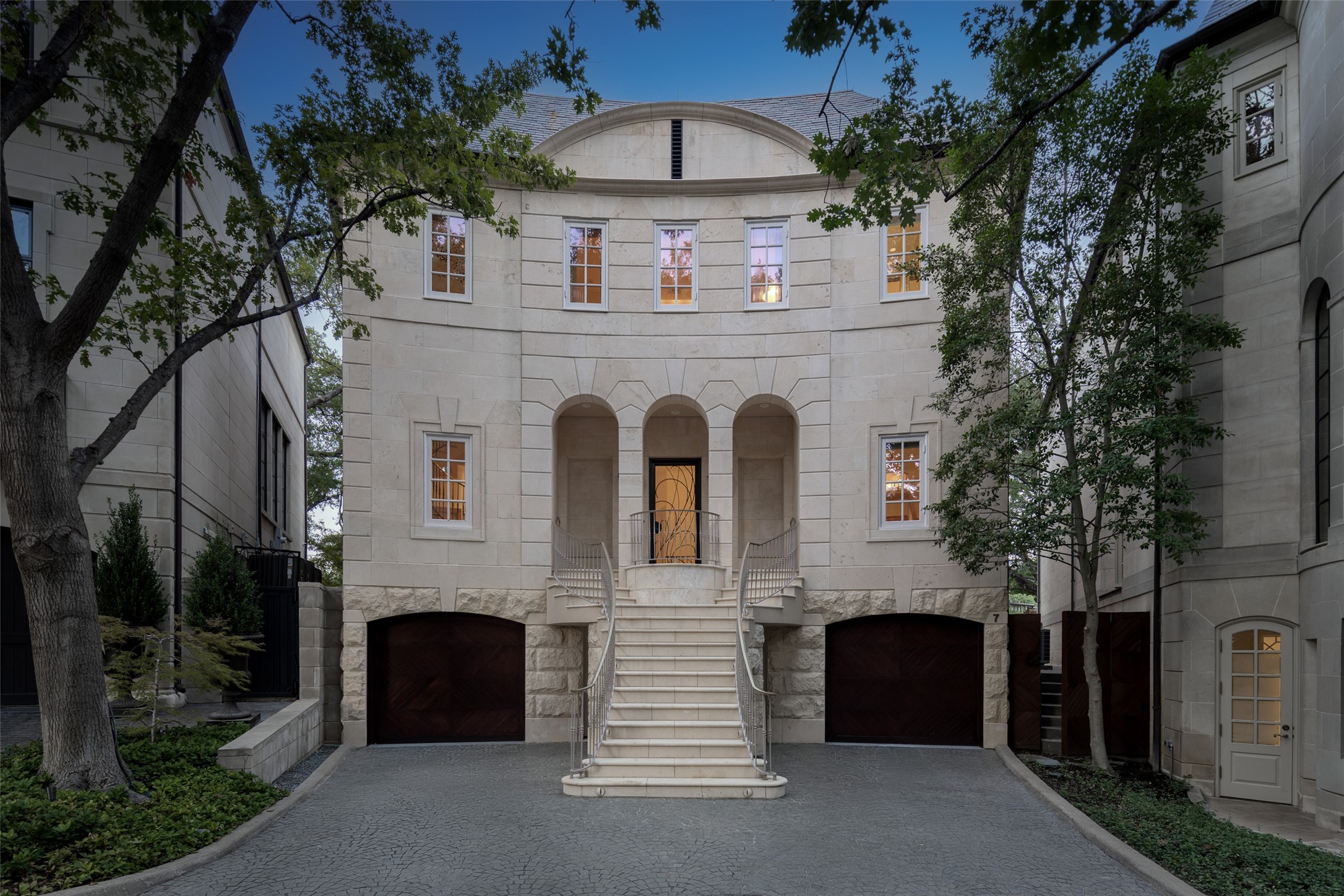 Property photo 02 of 3901 Turtle Creek Boulevard Residence 7, Dallas, TX 75219 | MLS #21232424