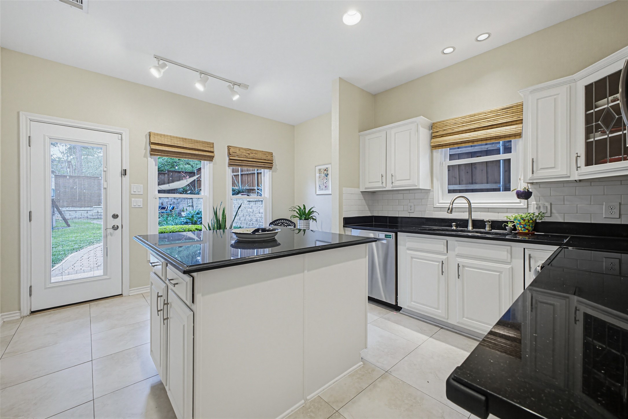 1123 Clermont Avenue, Dallas, TX, 75223