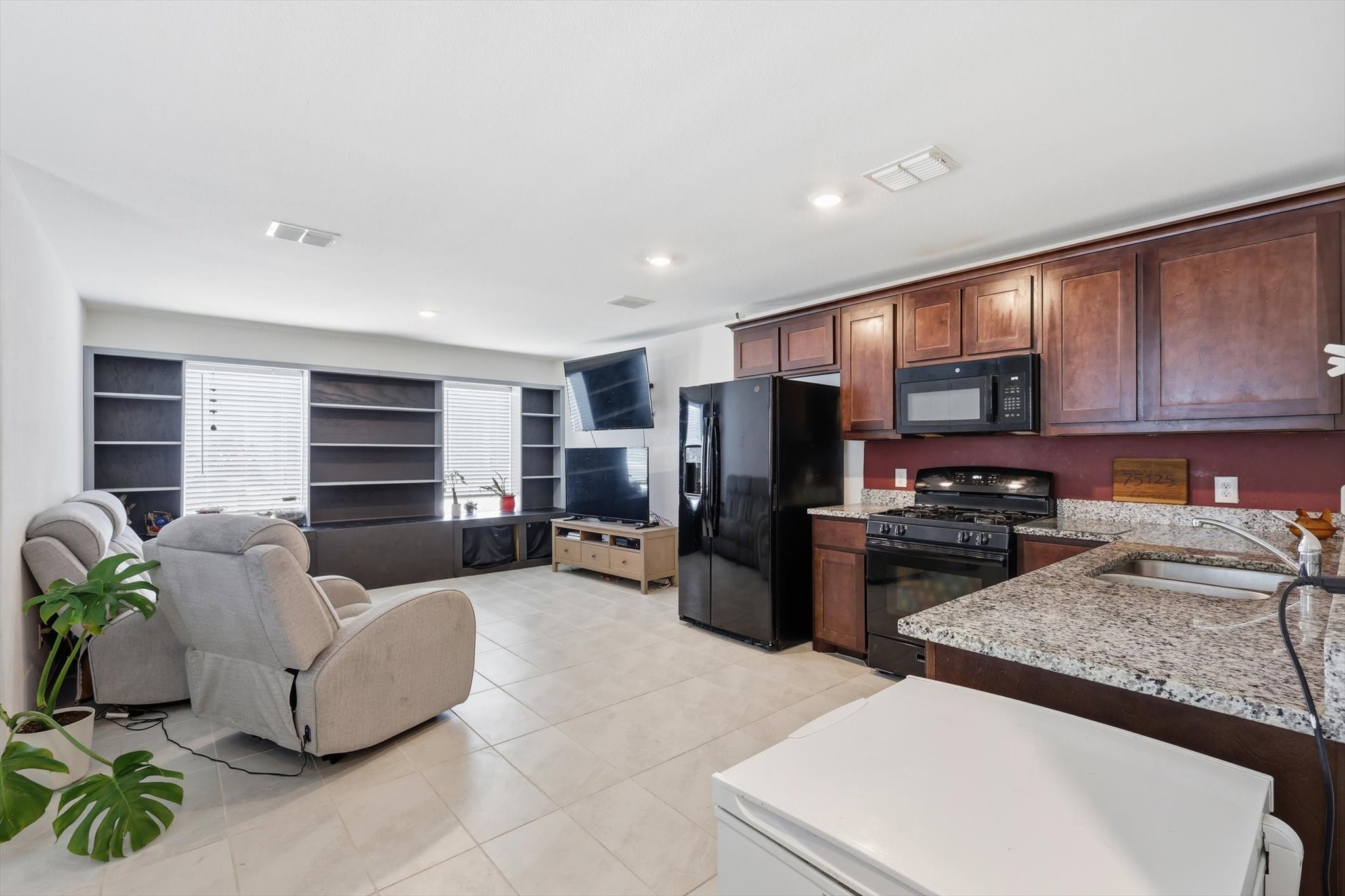 454 Eagle Wind Way, Ferris, TX, 75125