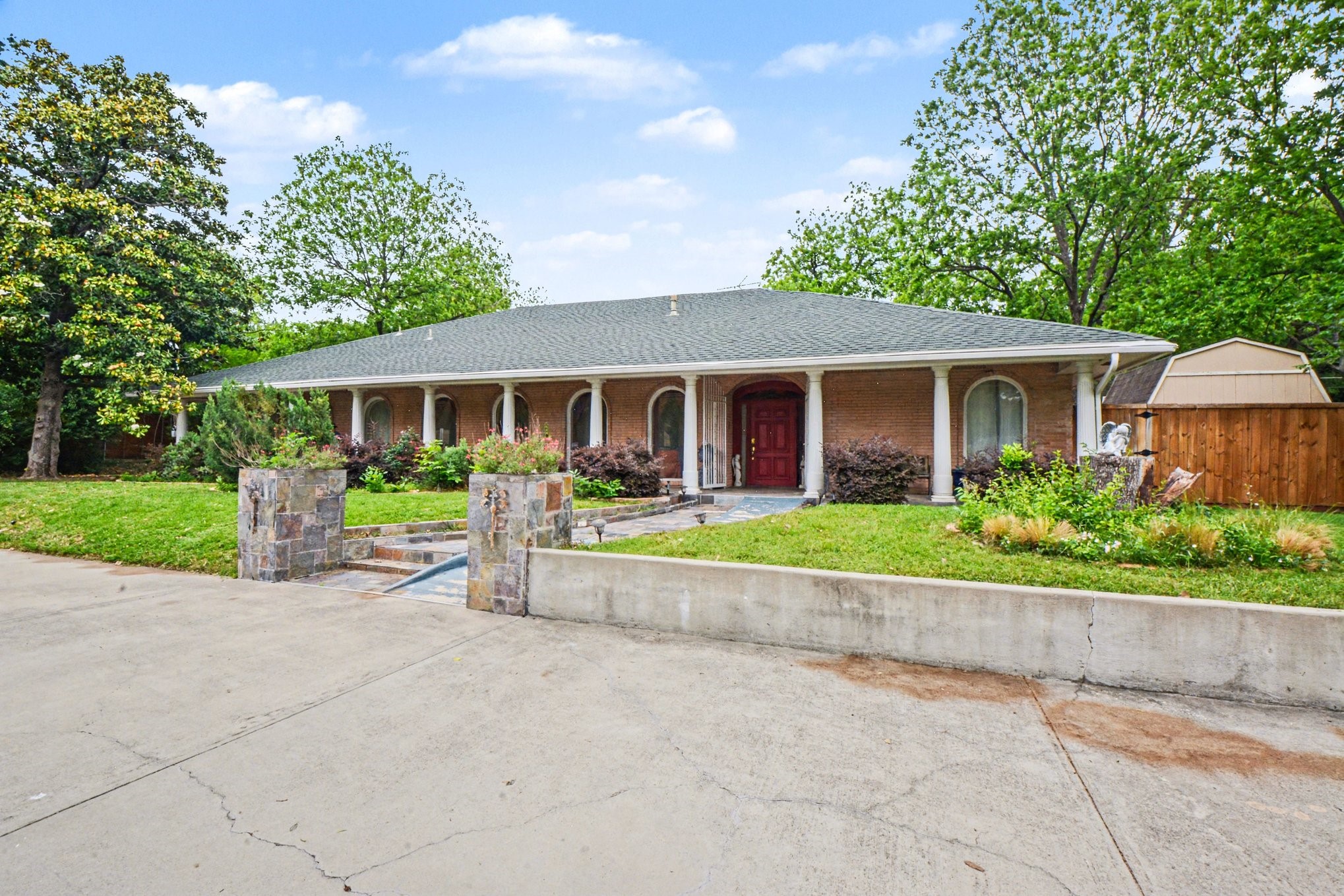 Property photo 01 of 14140 Hillcrest Road, Dallas, TX 75254 | MLS #21233569
