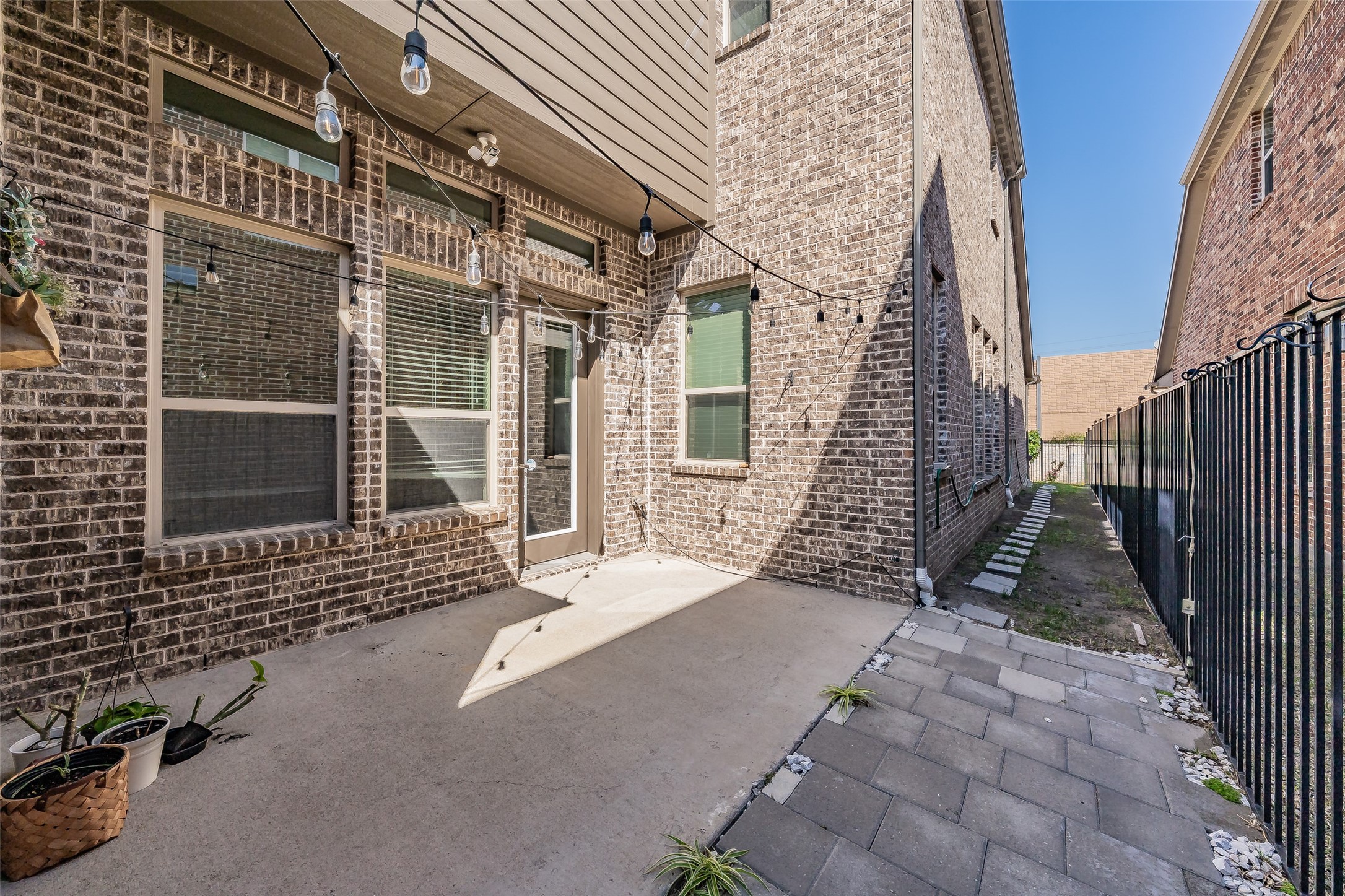 8075 Sunflower Lane, Dallas, TX, 75252